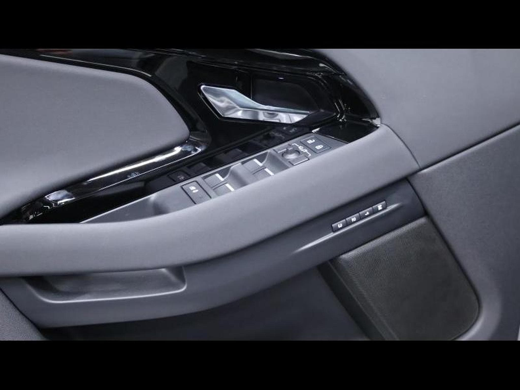 Land-Rover Range Rover Evoque D200 Dynamic SE AWD Auto (2024) - Photo 24