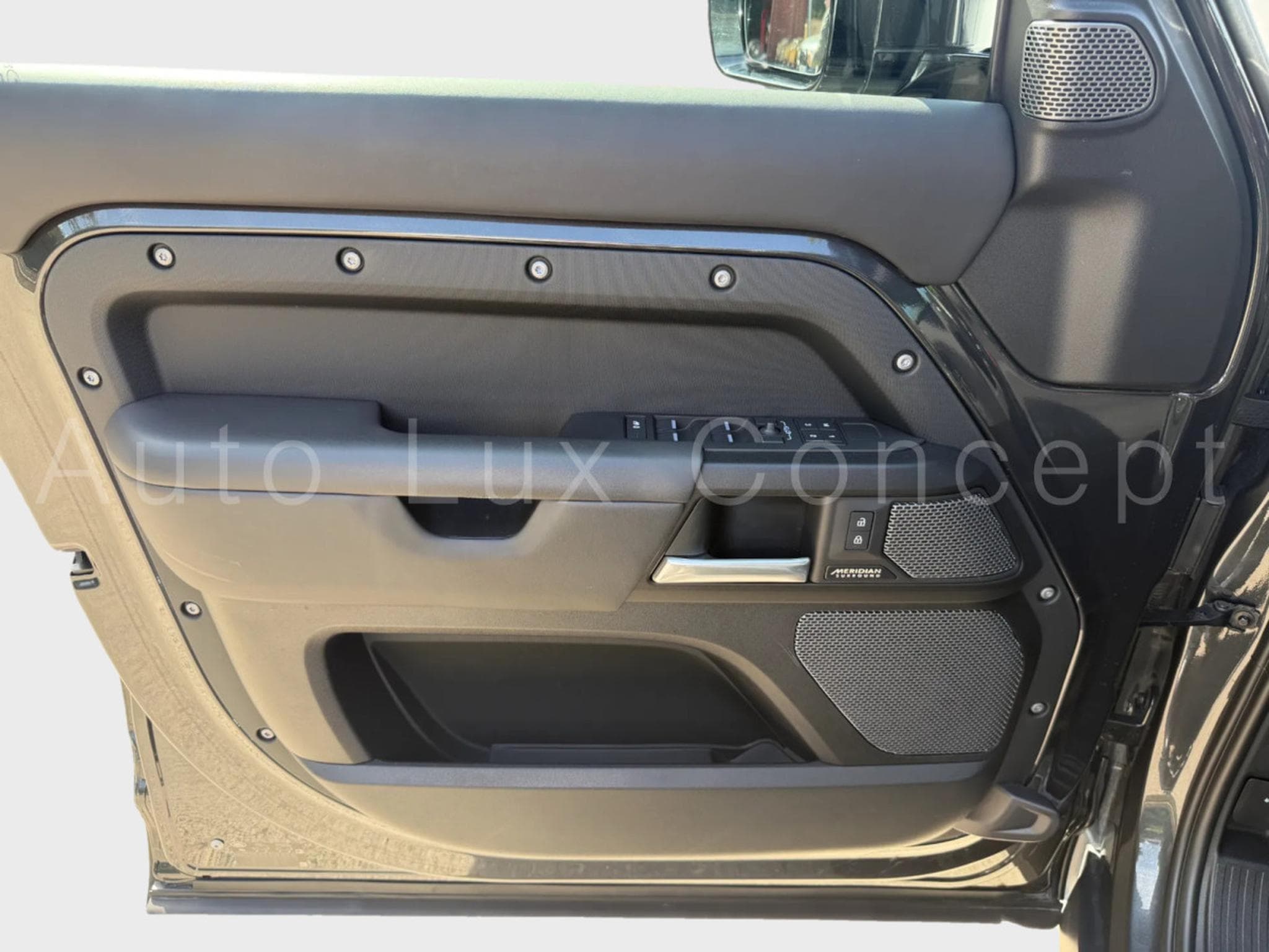 Land-Rover Defender 110 V8 P525 CARPATHIAN EDITION (2022) - Photo 16