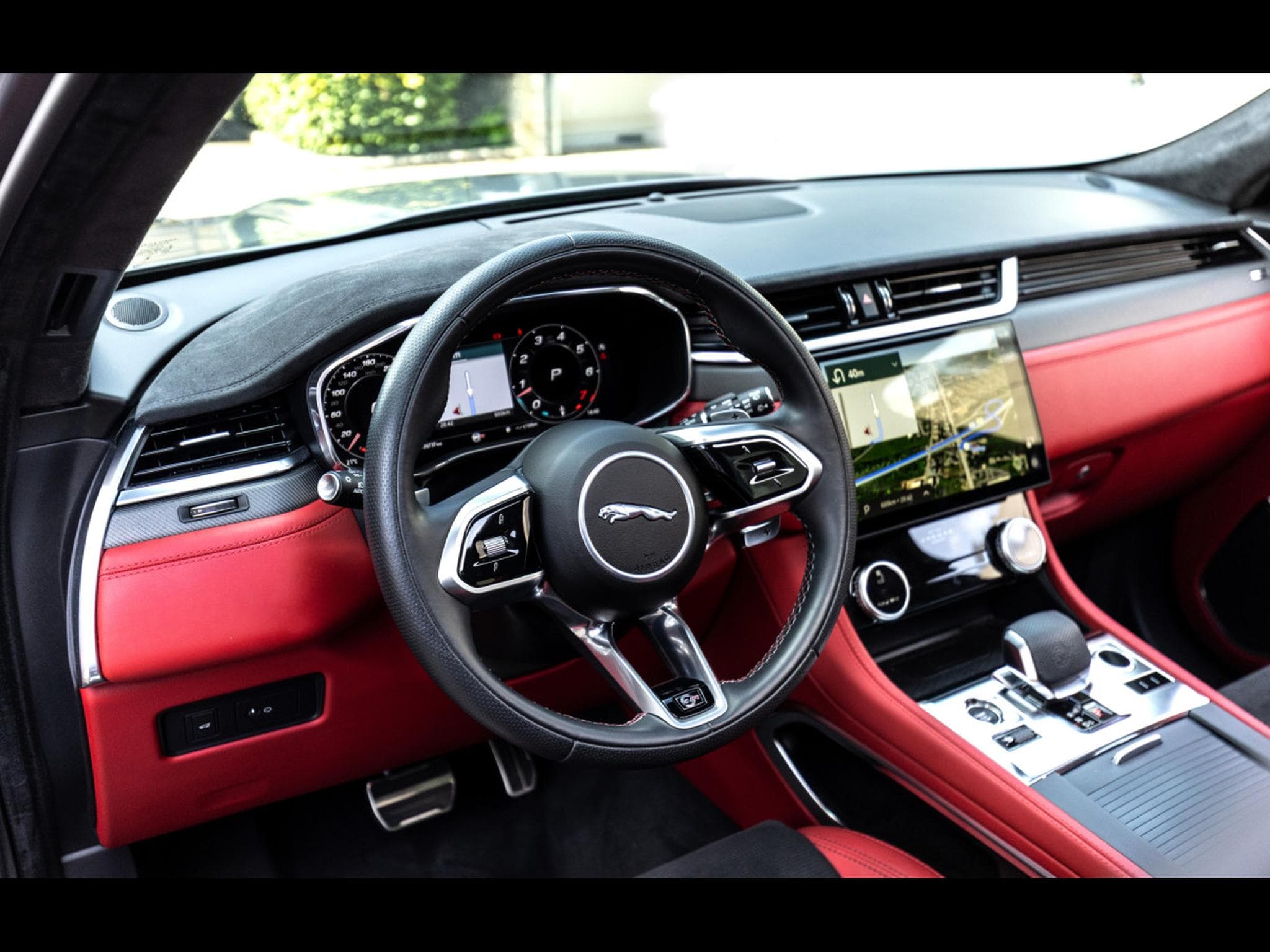 Jaguar F-Pace 5.0 SUPERCHARGED P550 SVR AWD – EIGER GREY METALLIC – WARRAN (2024) - Photo 10