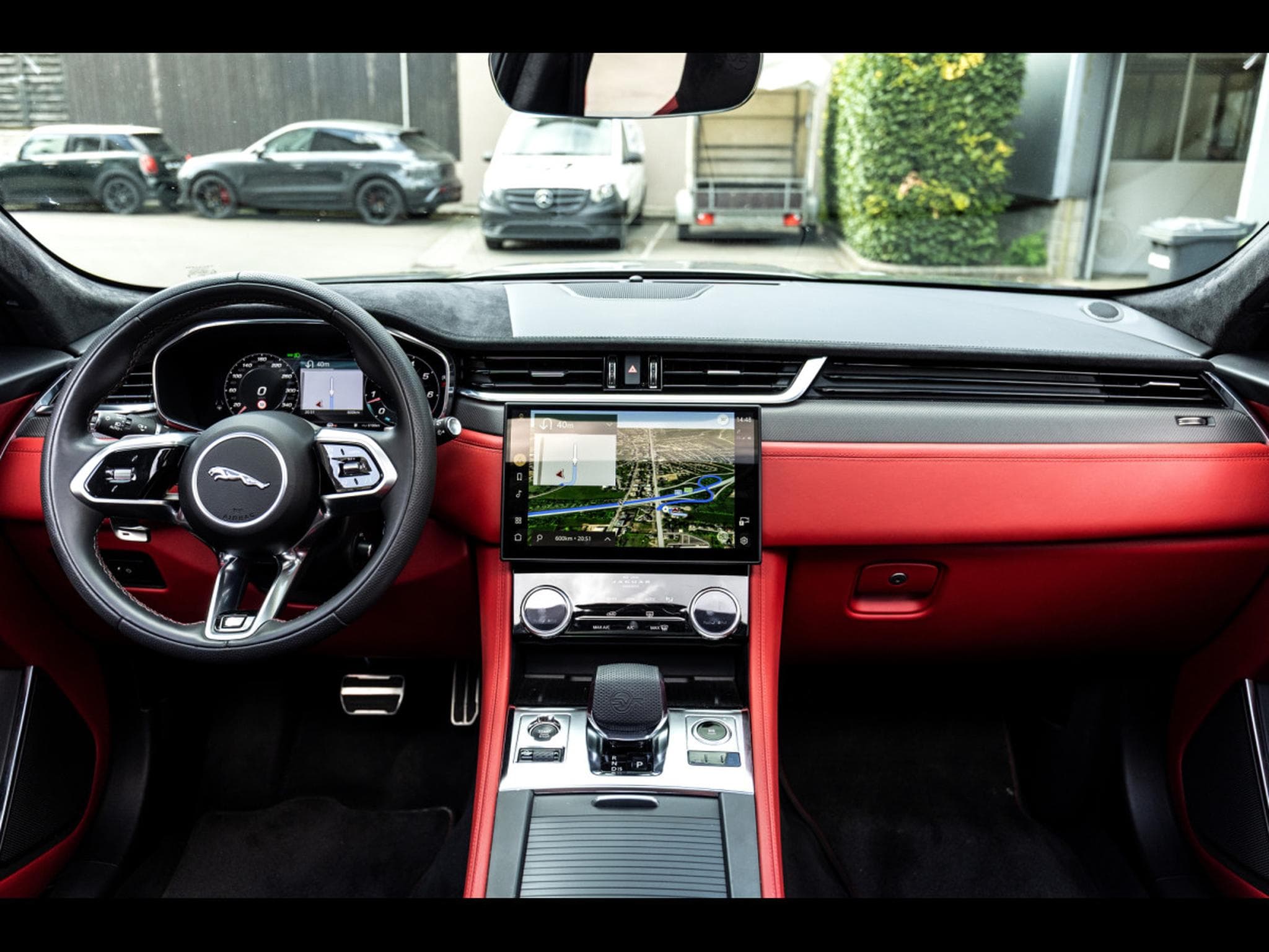 Jaguar F-Pace 5.0 SUPERCHARGED P550 SVR AWD – EIGER GREY METALLIC – WARRAN (2024) - Photo 14