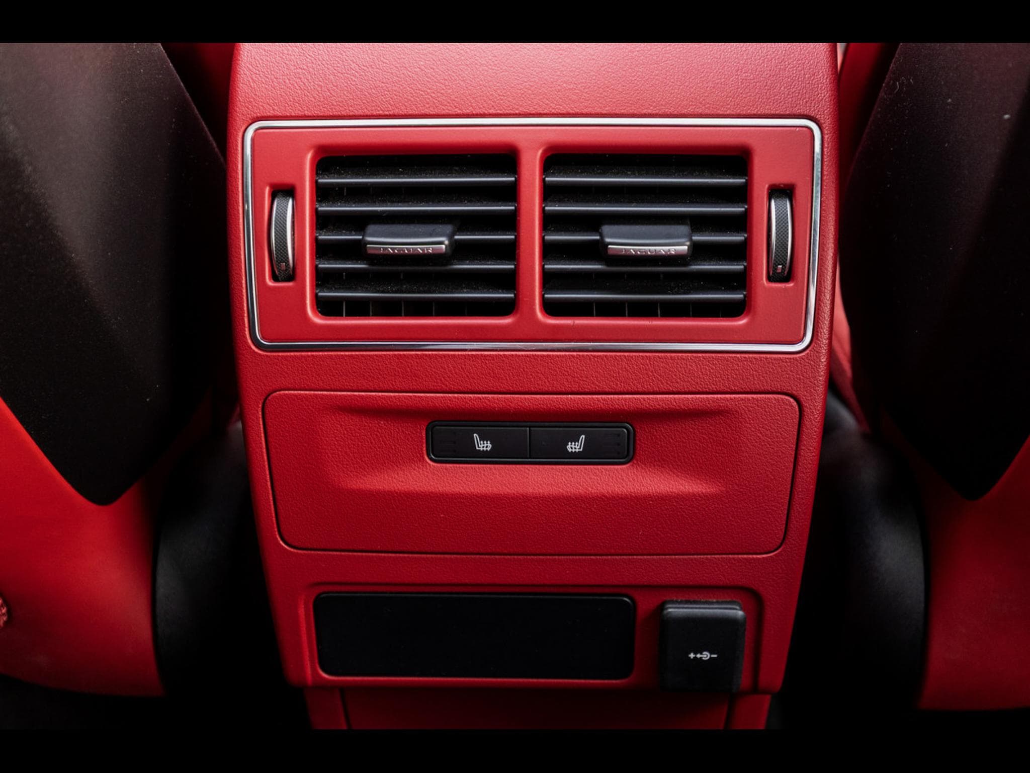 Jaguar F-Pace 5.0 SUPERCHARGED P550 SVR AWD – EIGER GREY METALLIC – WARRAN (2024) - Photo 19