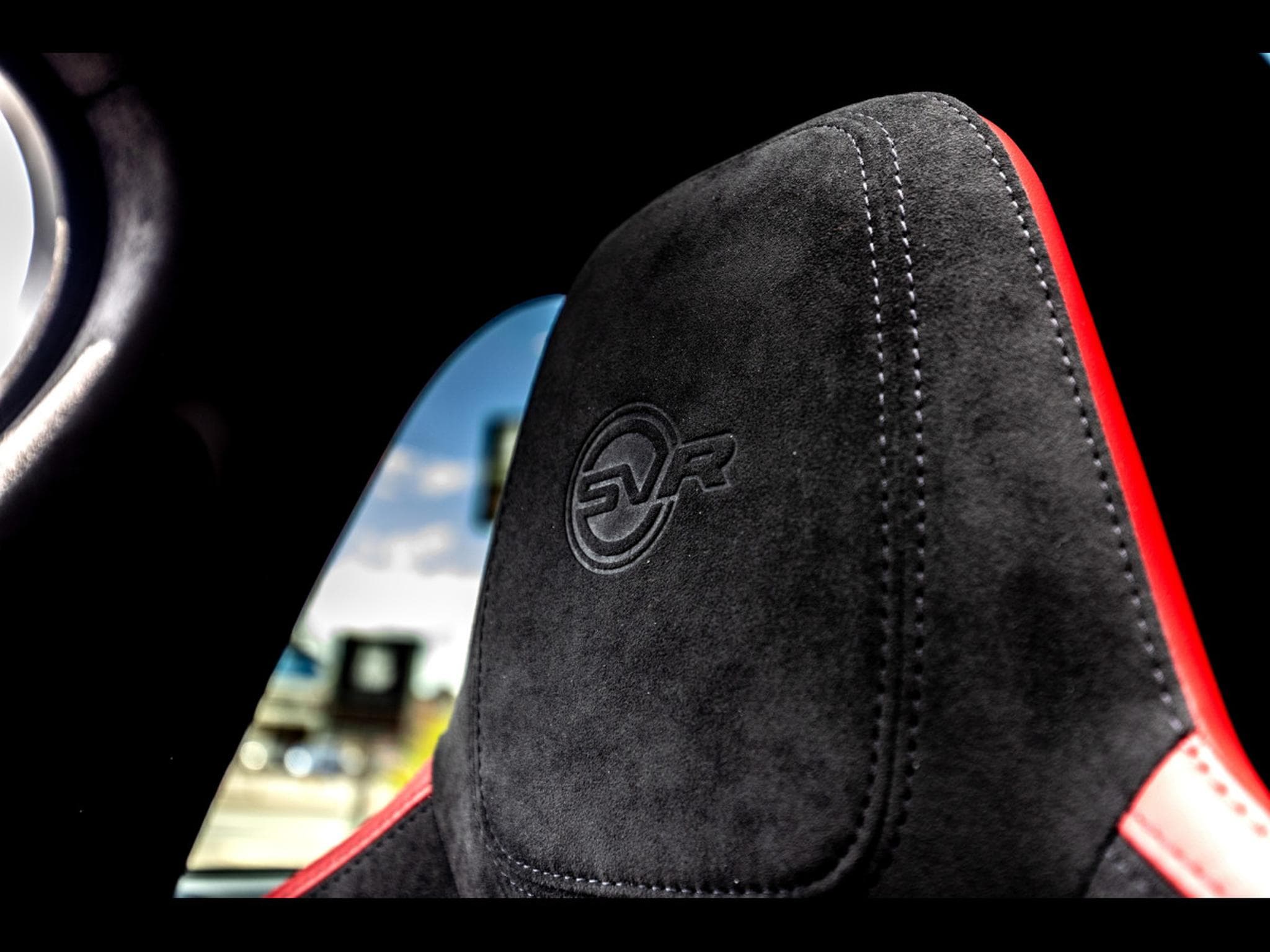 Jaguar F-Pace 5.0 SUPERCHARGED P550 SVR AWD – EIGER GREY METALLIC – WARRAN (2024) - Photo 20