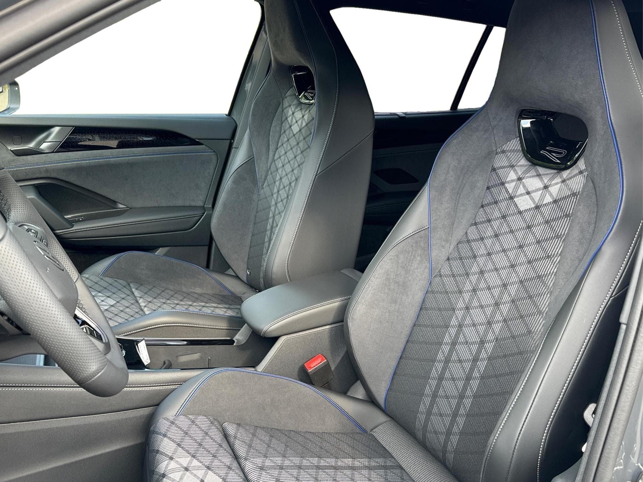 VW Tayron R-Line Edition Plus (2026) - Photo 17