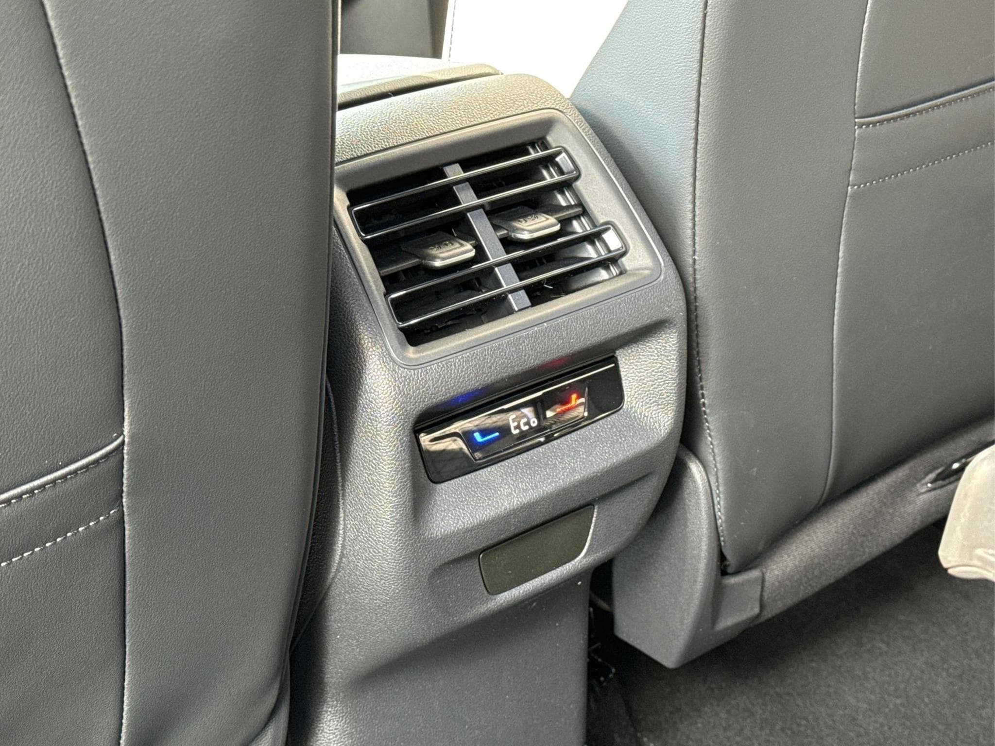 VW Tayron R-Line Edition Plus (2026) - Photo 16