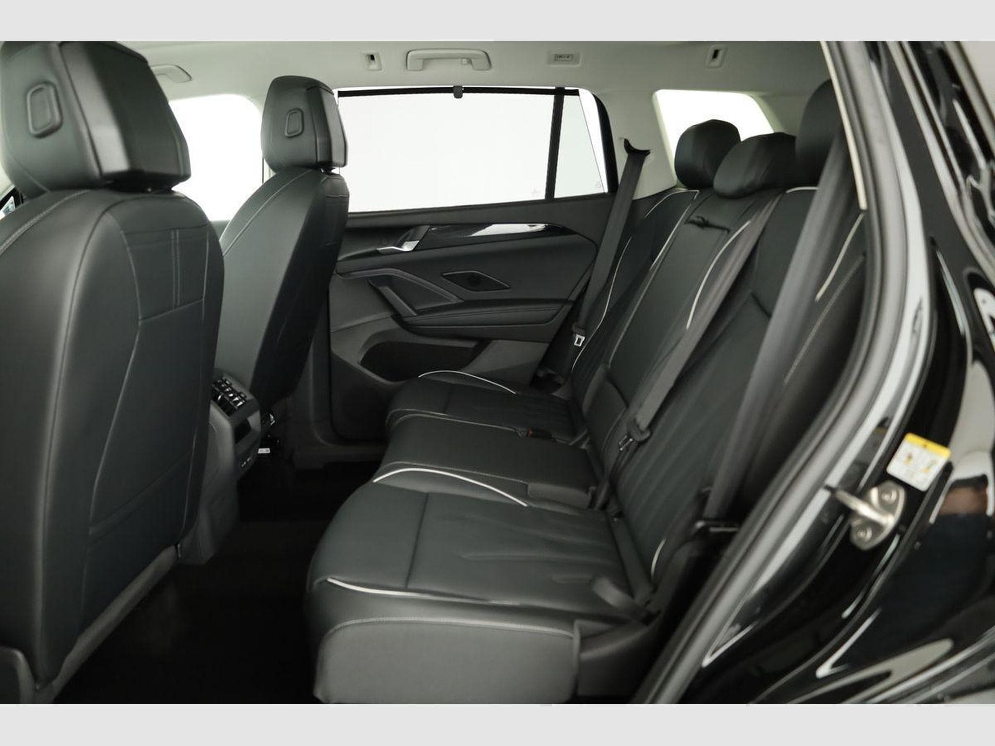 VW Tayron 1.5 TSI eHybrid 150 kW Life (2025) - Photo 11