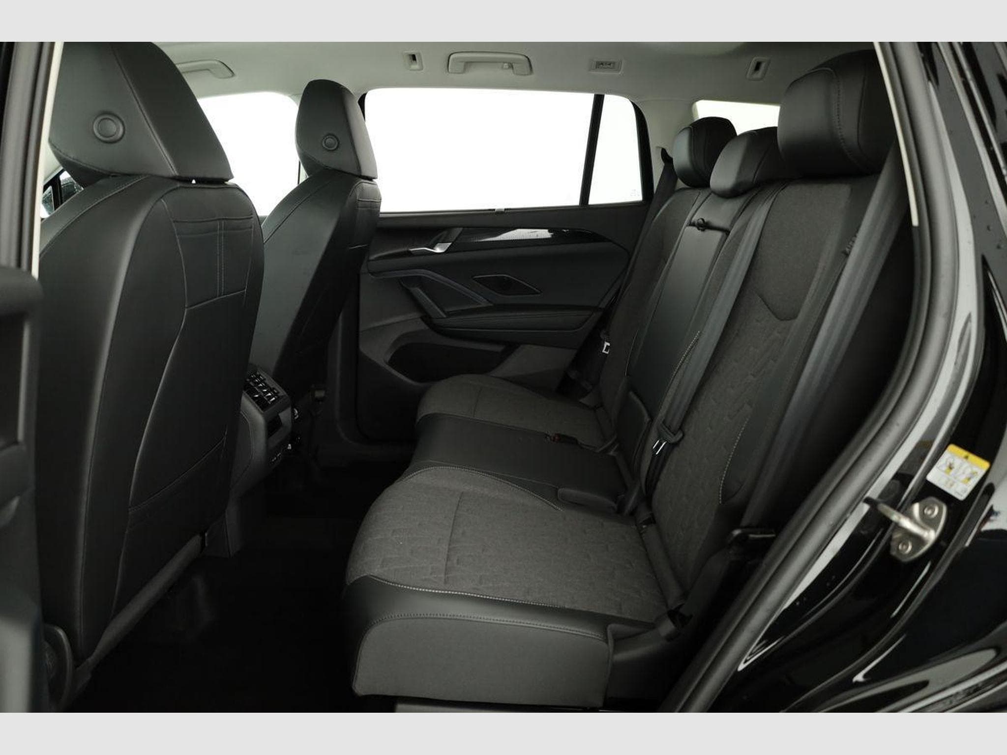 VW Tayron 1.5 TSI eHybrid 150 kW Life (2025) - Photo 11