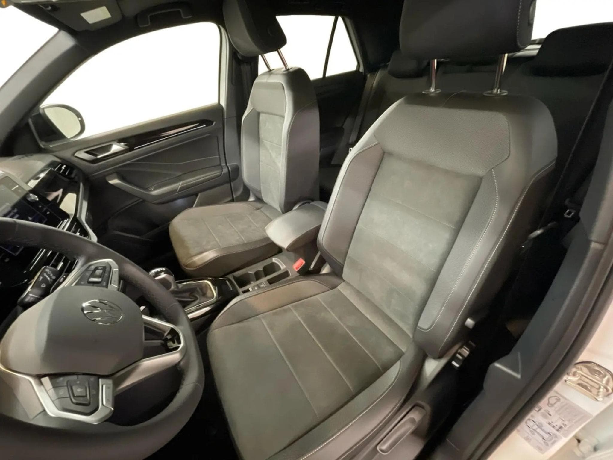 VW T-Roc Style Black Edition 1.5 TSI 110KW-150CV DSG7 - Toit Ouvrant (2025) - Photo 9