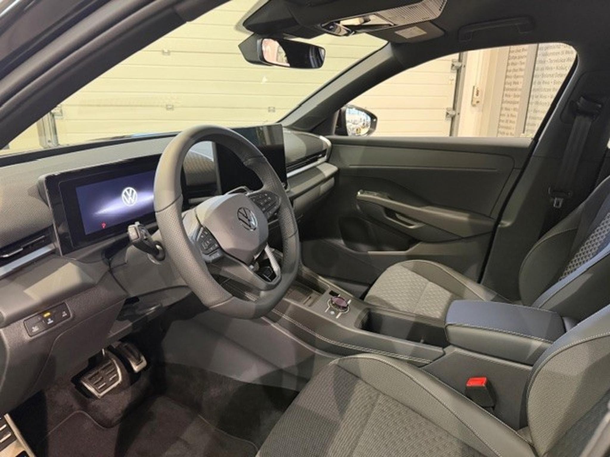 VW T-Roc R-Line 1.5 eTSI 110KW-150CV DSG7 *** New Model - 2026 *** (2026) - Photo 6