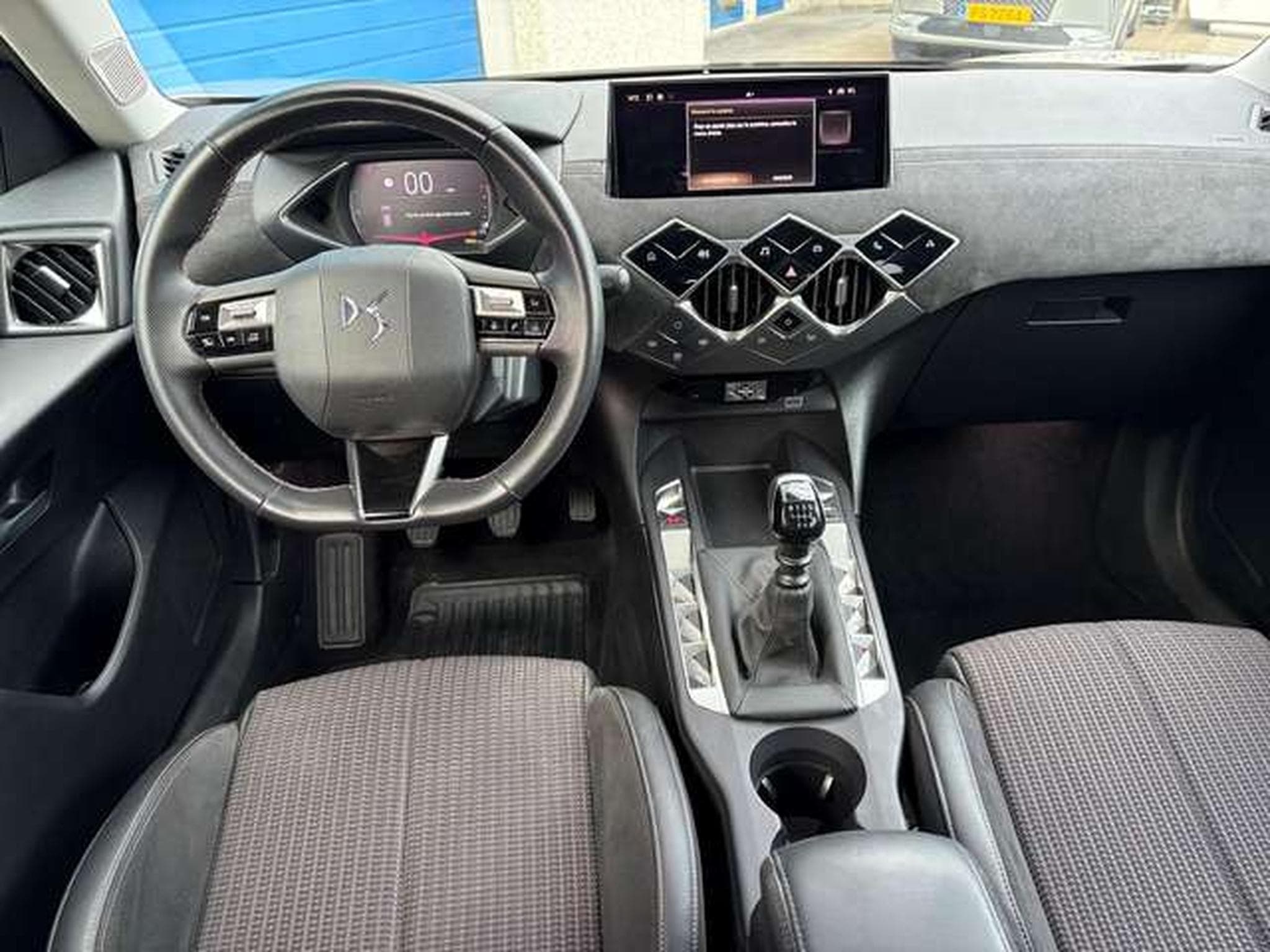 DS Automobiles DS3 1.2 PURETECH 100CH PERFORMANCE LINE (2024) - Photo 4