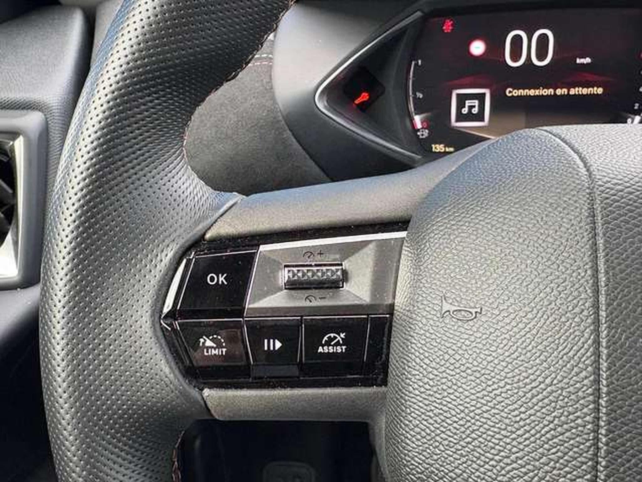 DS Automobiles DS3 1.2 PURETECH 100CH PERFORMANCE LINE (2024) - Photo 11