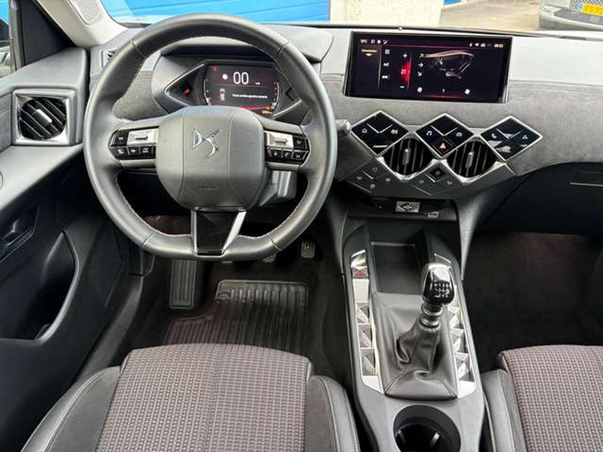 DS Automobiles DS3 1.2 PURETECH 100CH PERFORMANCE LINE (2024) - Photo 4