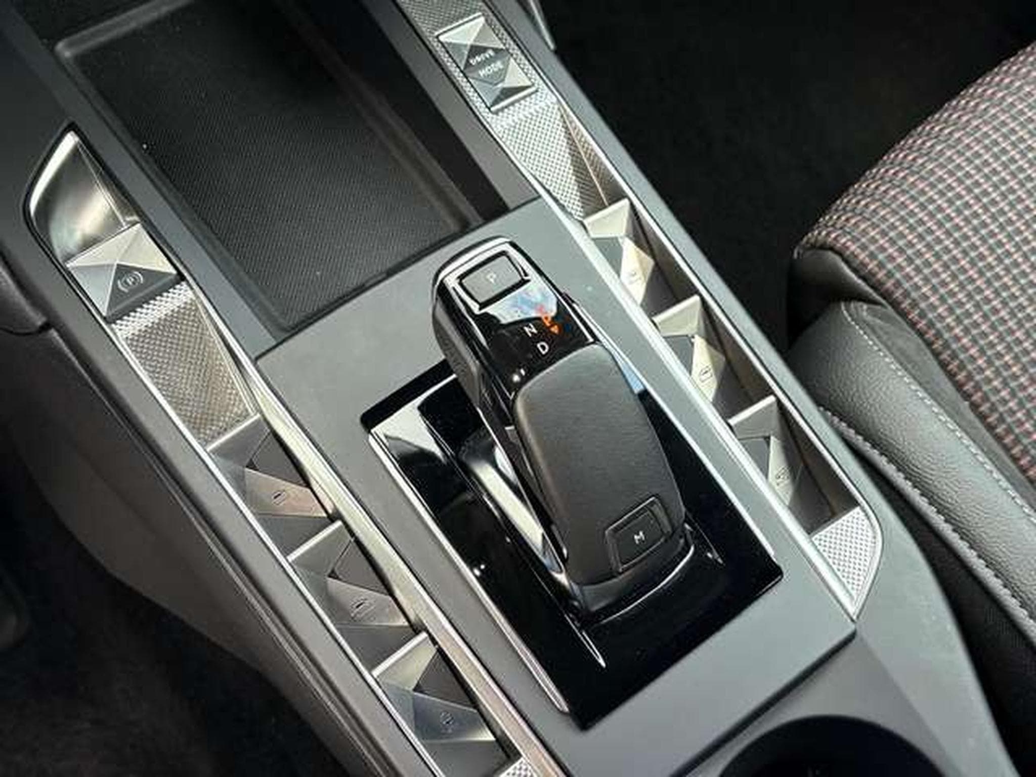 DS Automobiles DS3 1.2 PURETECH 130CH PERFORMANCE LINE AUTOMATIQUE (2024) - Foto 12