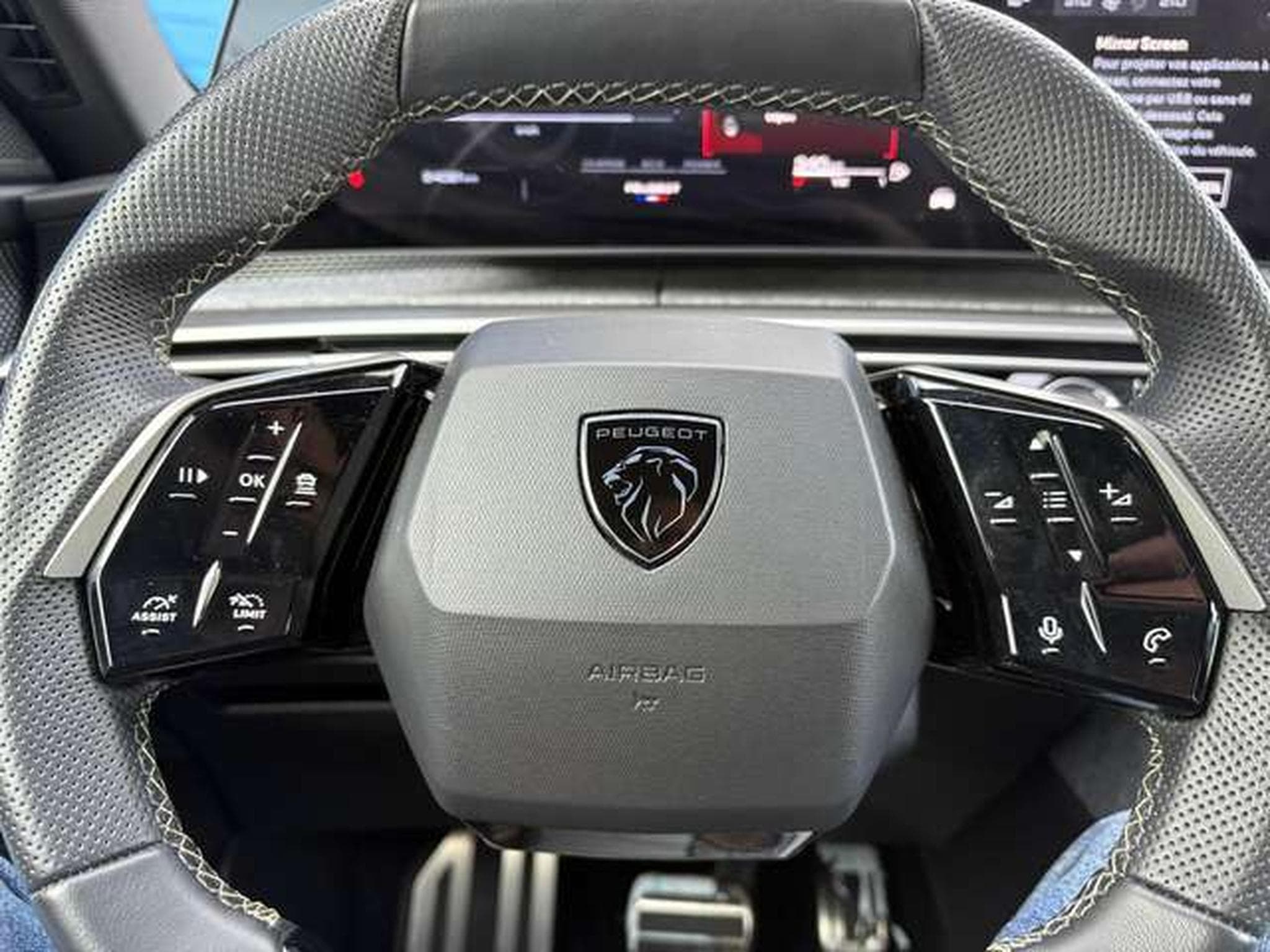 Peugeot 5008 5008 Hybrid 136 e-DSC6 GT (2025) - Photo 13