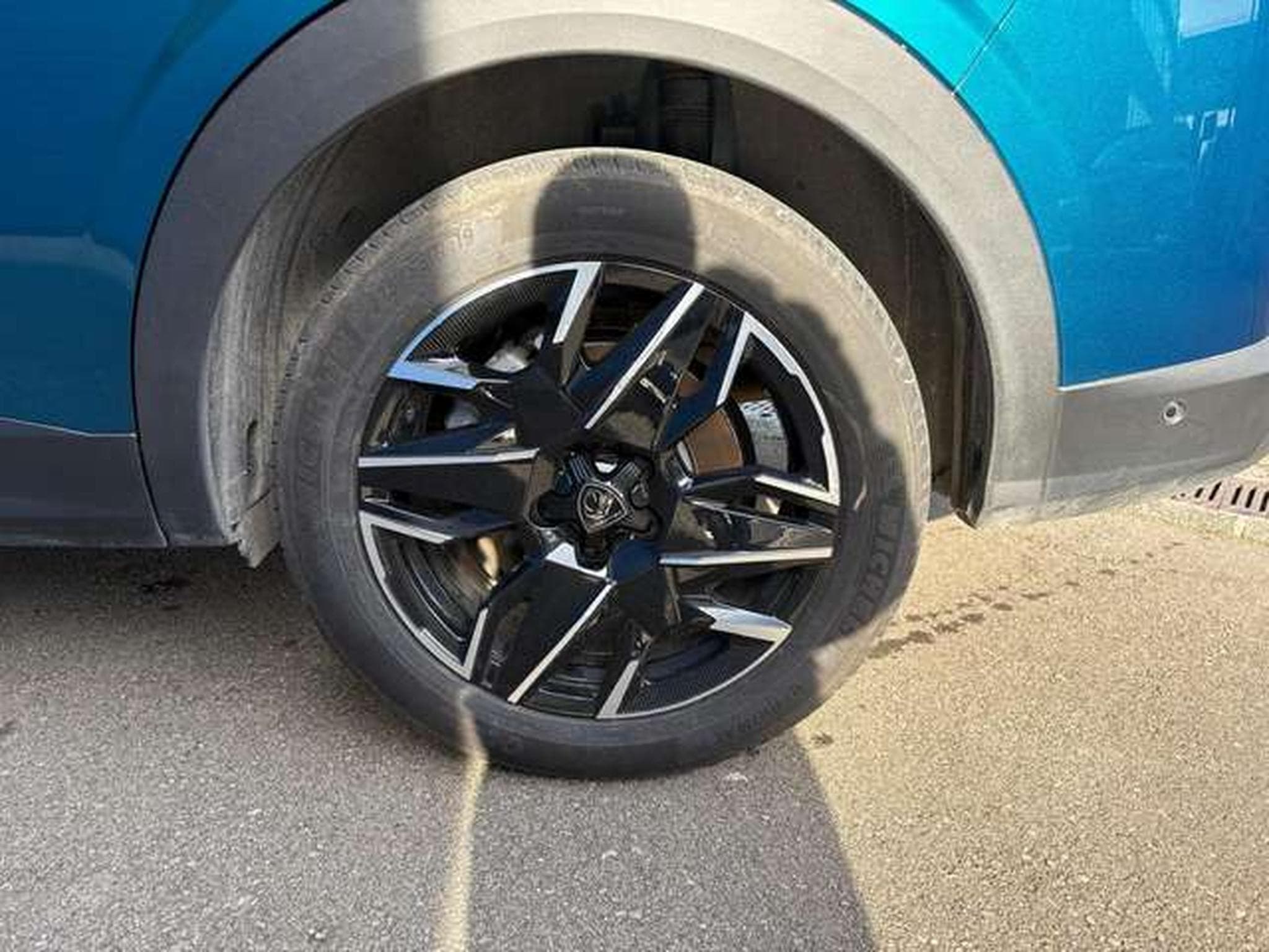 Peugeot 5008 5008 Hybrid 136 e-DSC6 GT (2025) - Photo 14