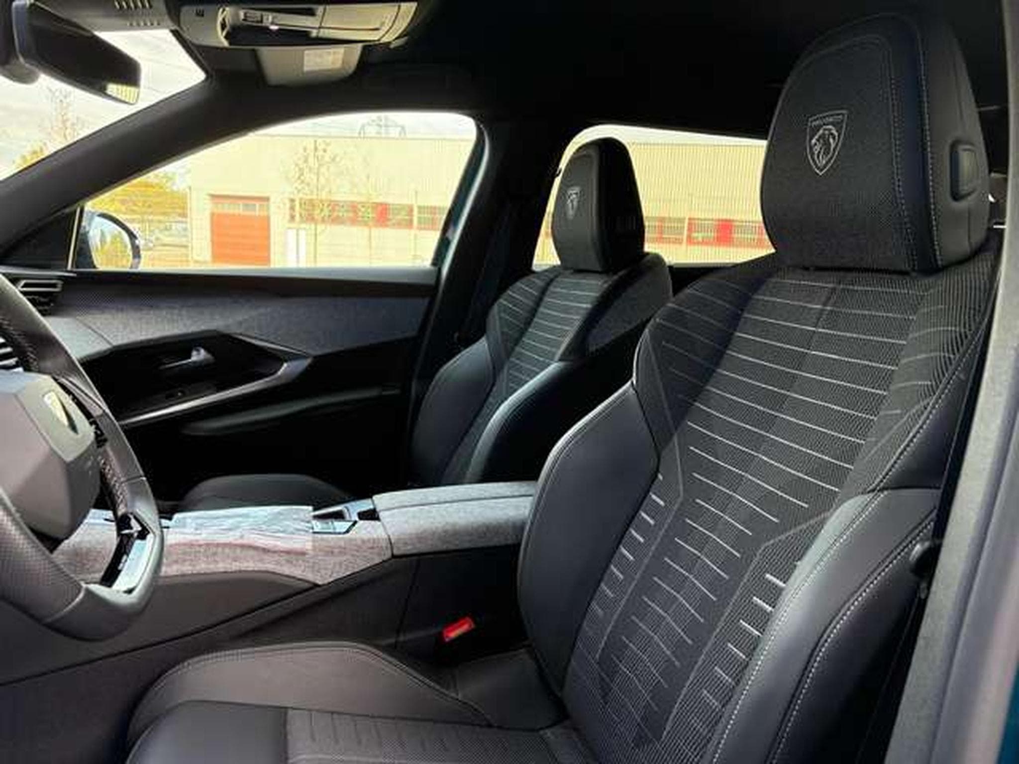 Peugeot 5008 5008 Hybrid 136 e-DSC6 GT (2025) - Photo 5