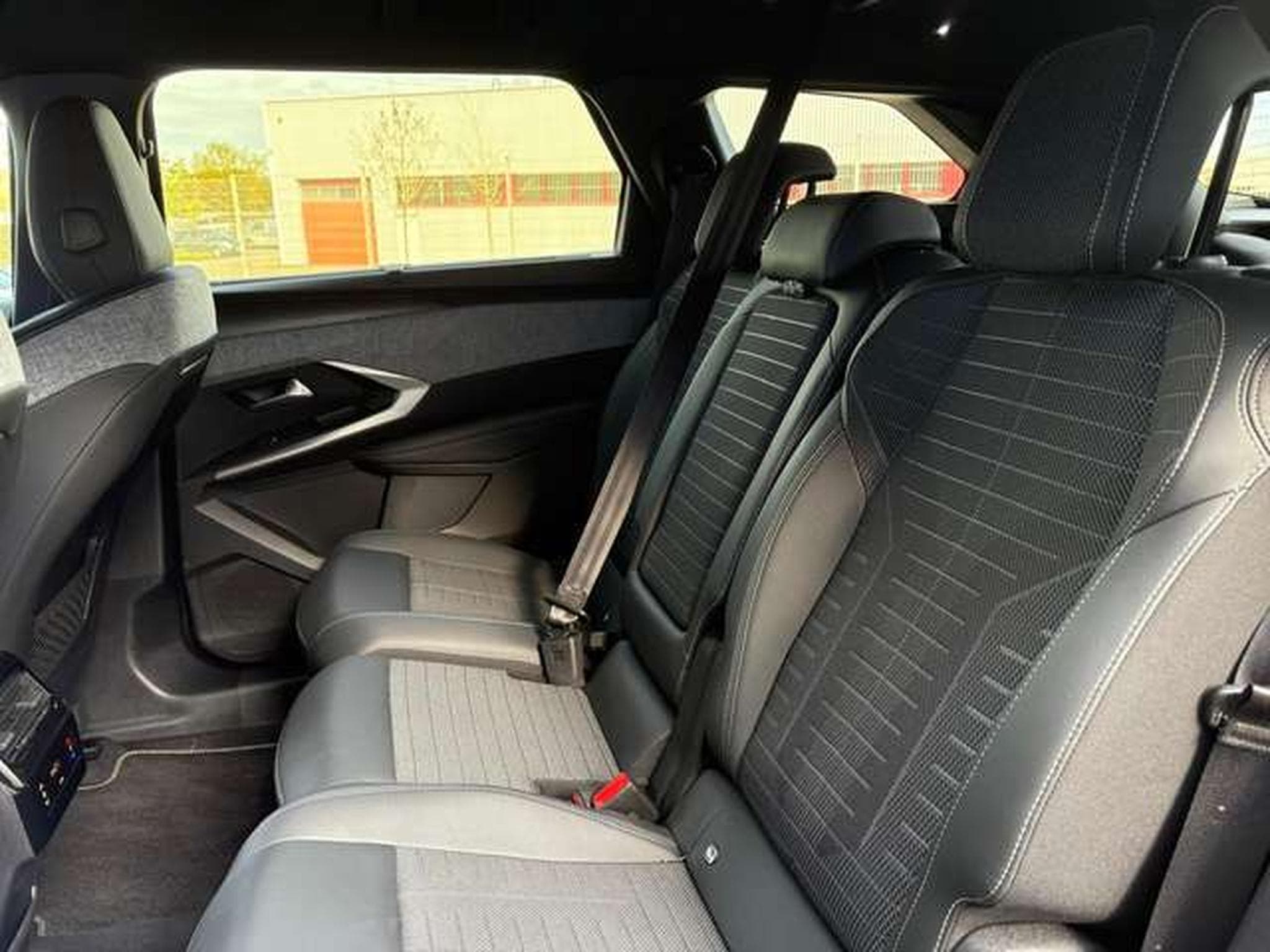 Peugeot 5008 5008 Hybrid 136 e-DSC6 GT (2025) - Photo 6