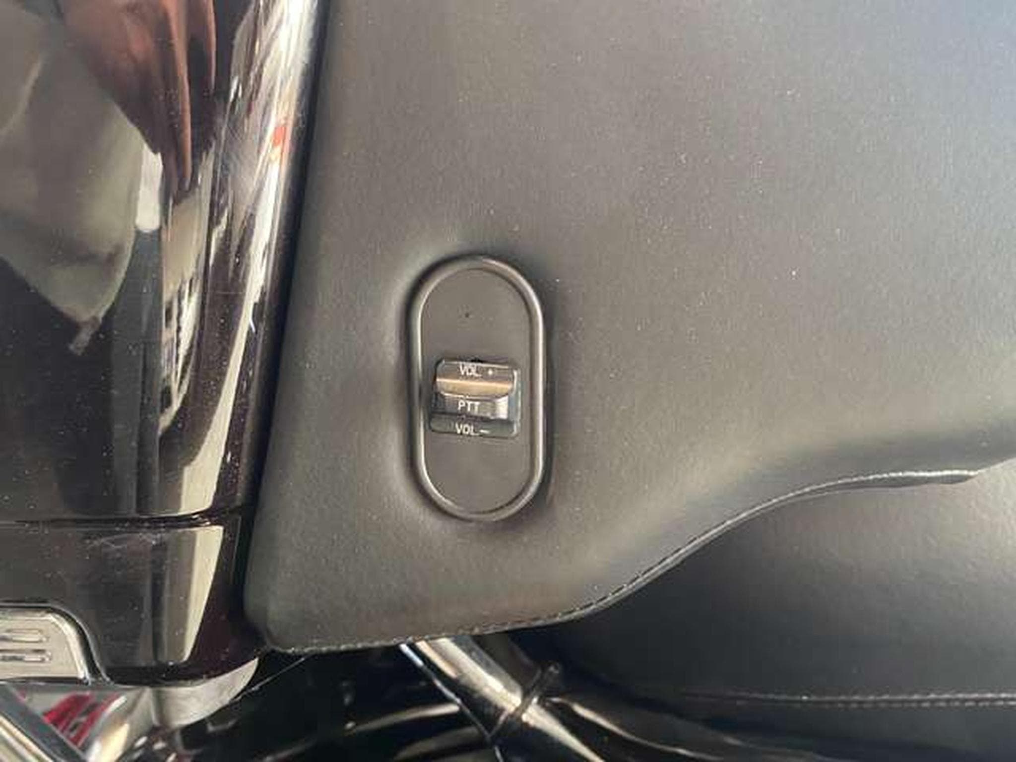 Harley-Davidson CVO Limited Limited Edition Ultra Classic Electra Glide / VP (2011) - Foto 13