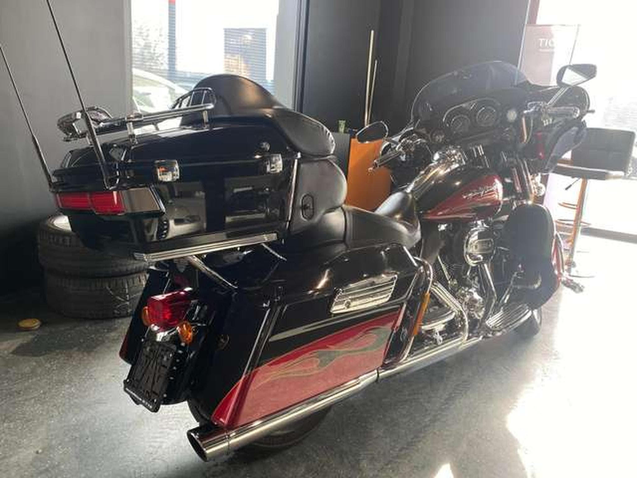 Harley-Davidson CVO Limited Limited Edition Ultra Classic Electra Glide / VP (2011) - Foto 3