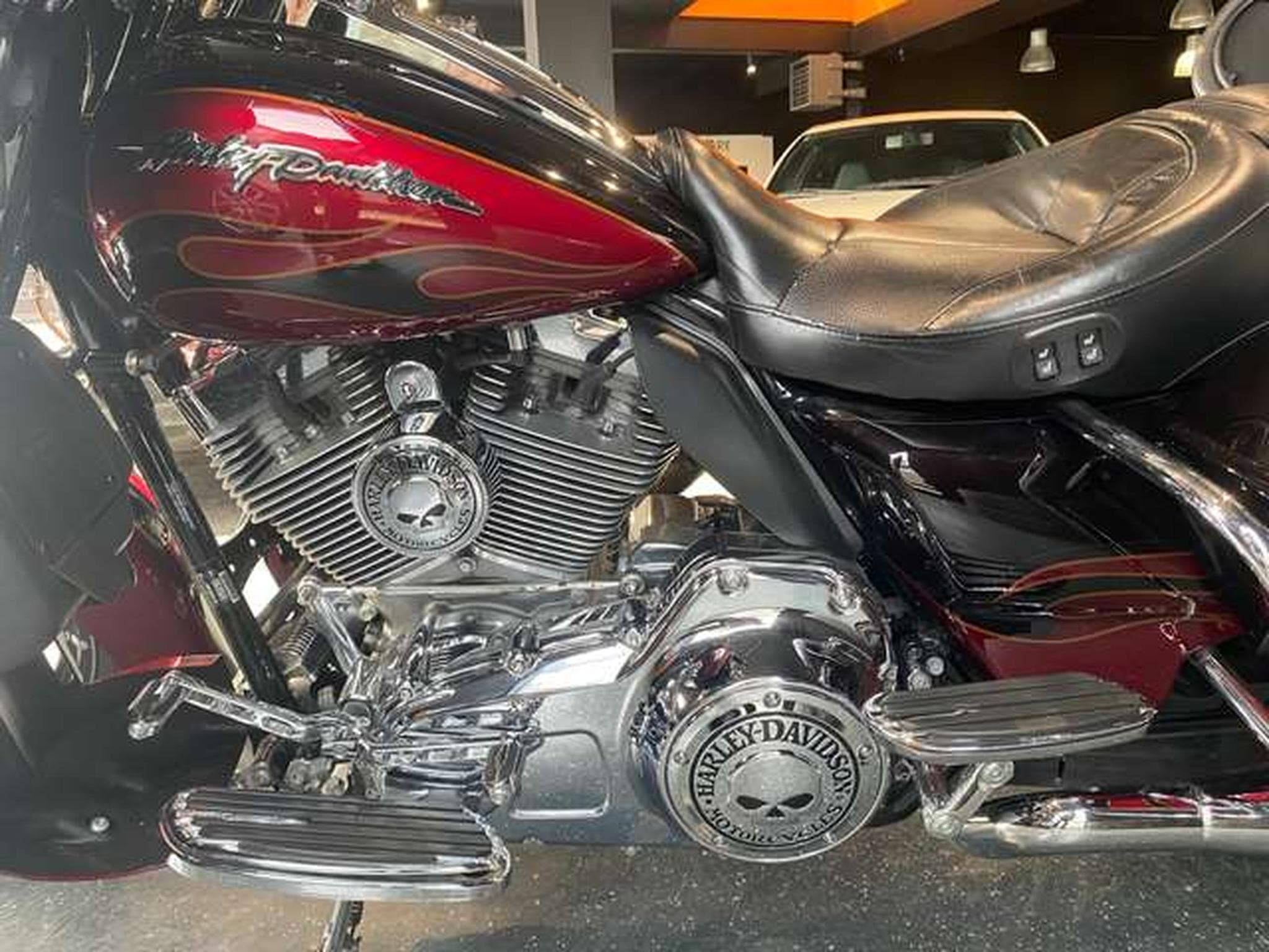 Harley-Davidson CVO Limited Limited Edition Ultra Classic Electra Glide / VP (2011) - Foto 8