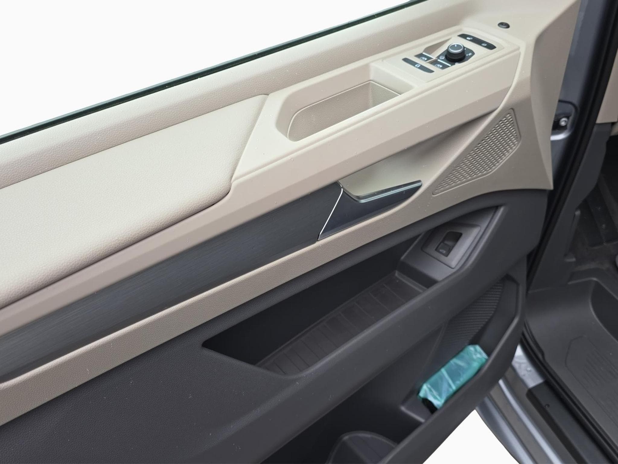 VW Multivan Style (2026) - Photo 14