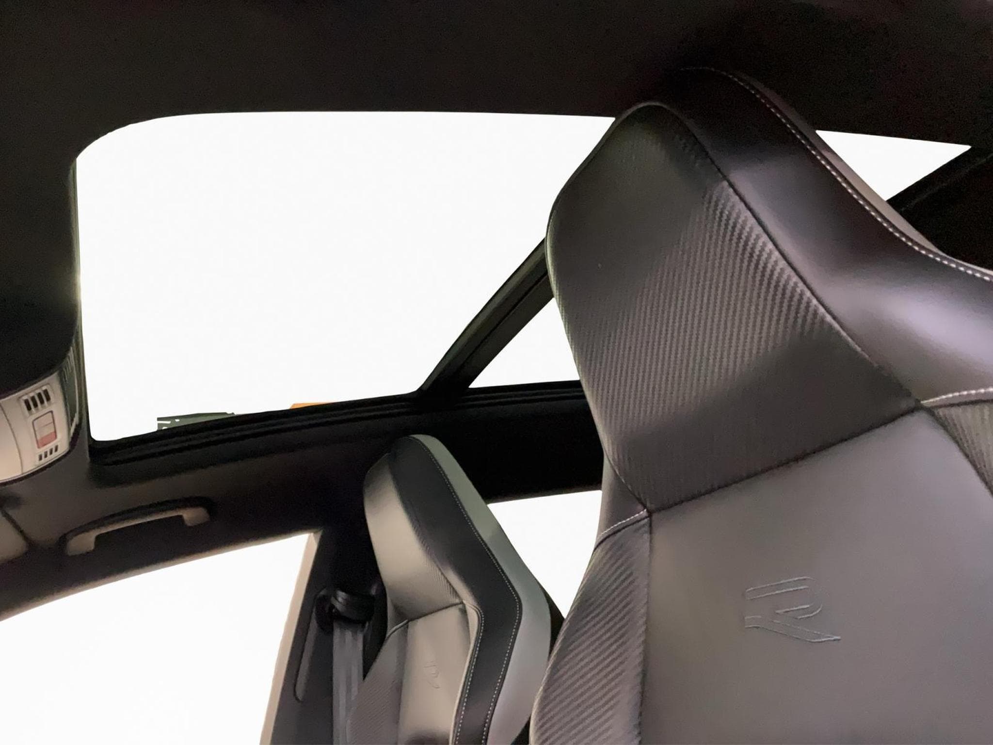 VW Arteon SB+R-Line+DSG+4M+Design+ (2024) - Photo 16