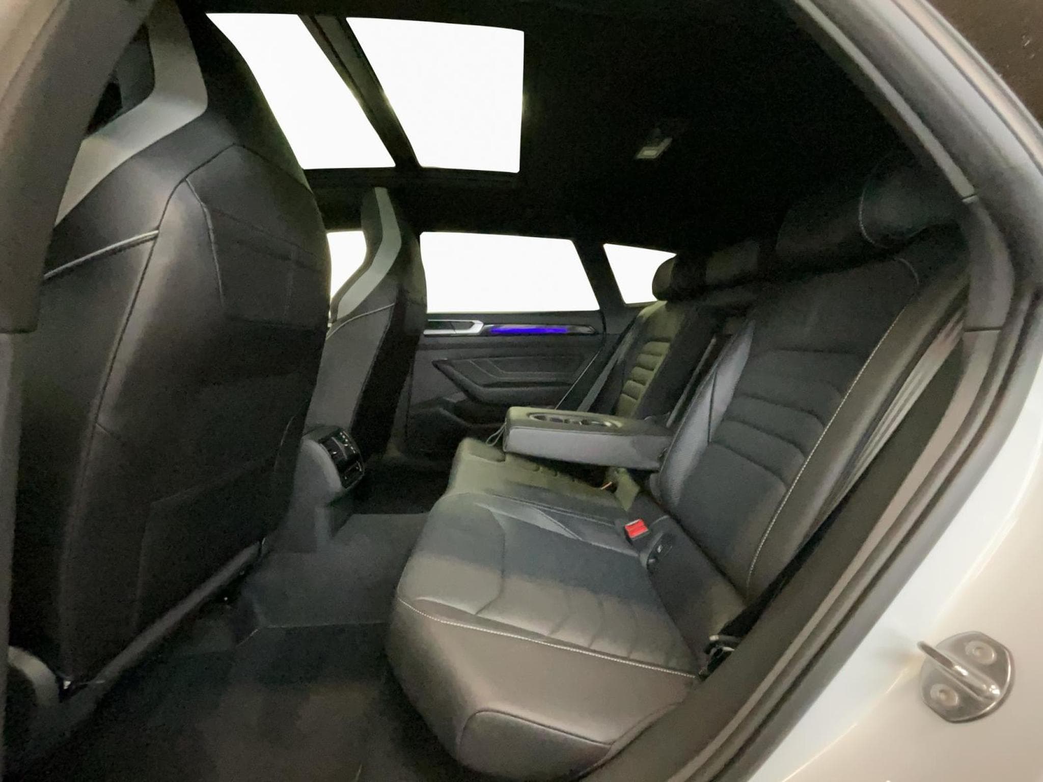 VW Arteon SB+R-Line+DSG+4M+Design+ (2024) - Photo 17