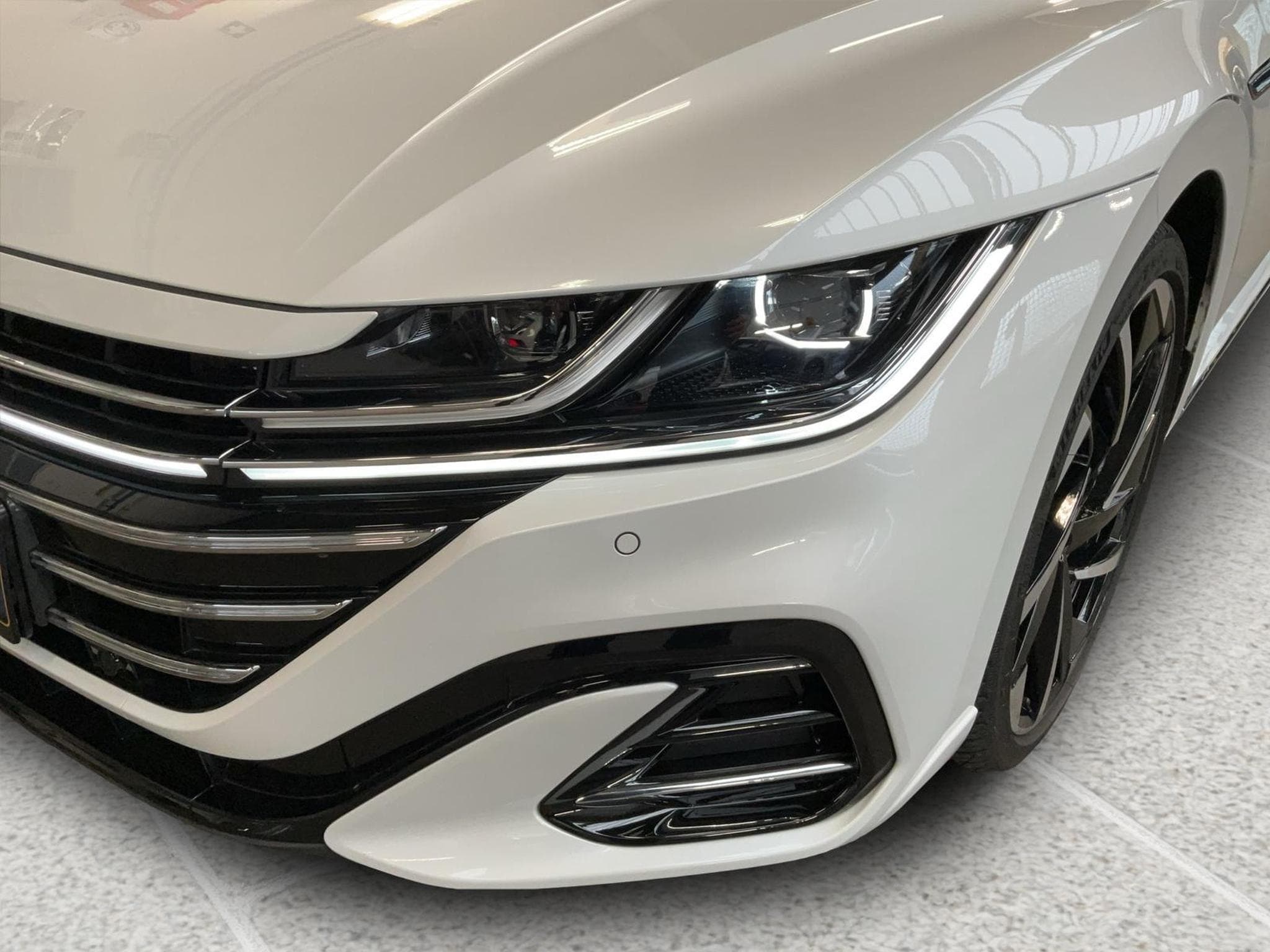 VW Arteon SB+R-Line+DSG+4M+Design+ (2024) - Photo 4
