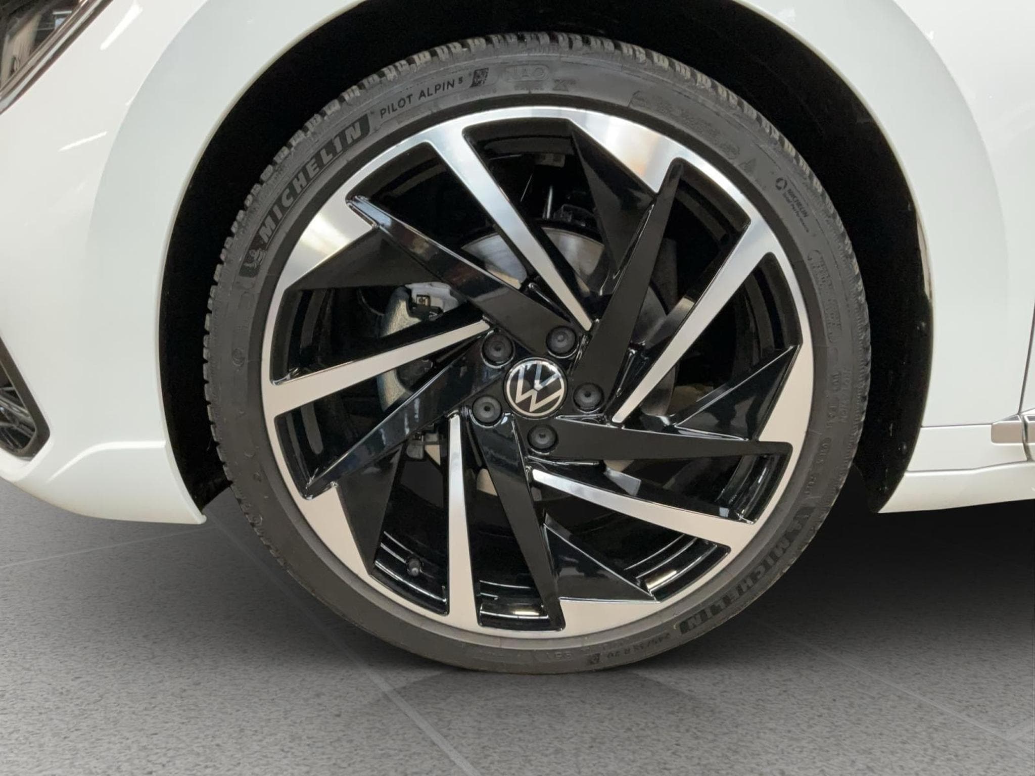 VW Arteon SB+R-Line+DSG+4M+Design+ (2024) - Photo 5