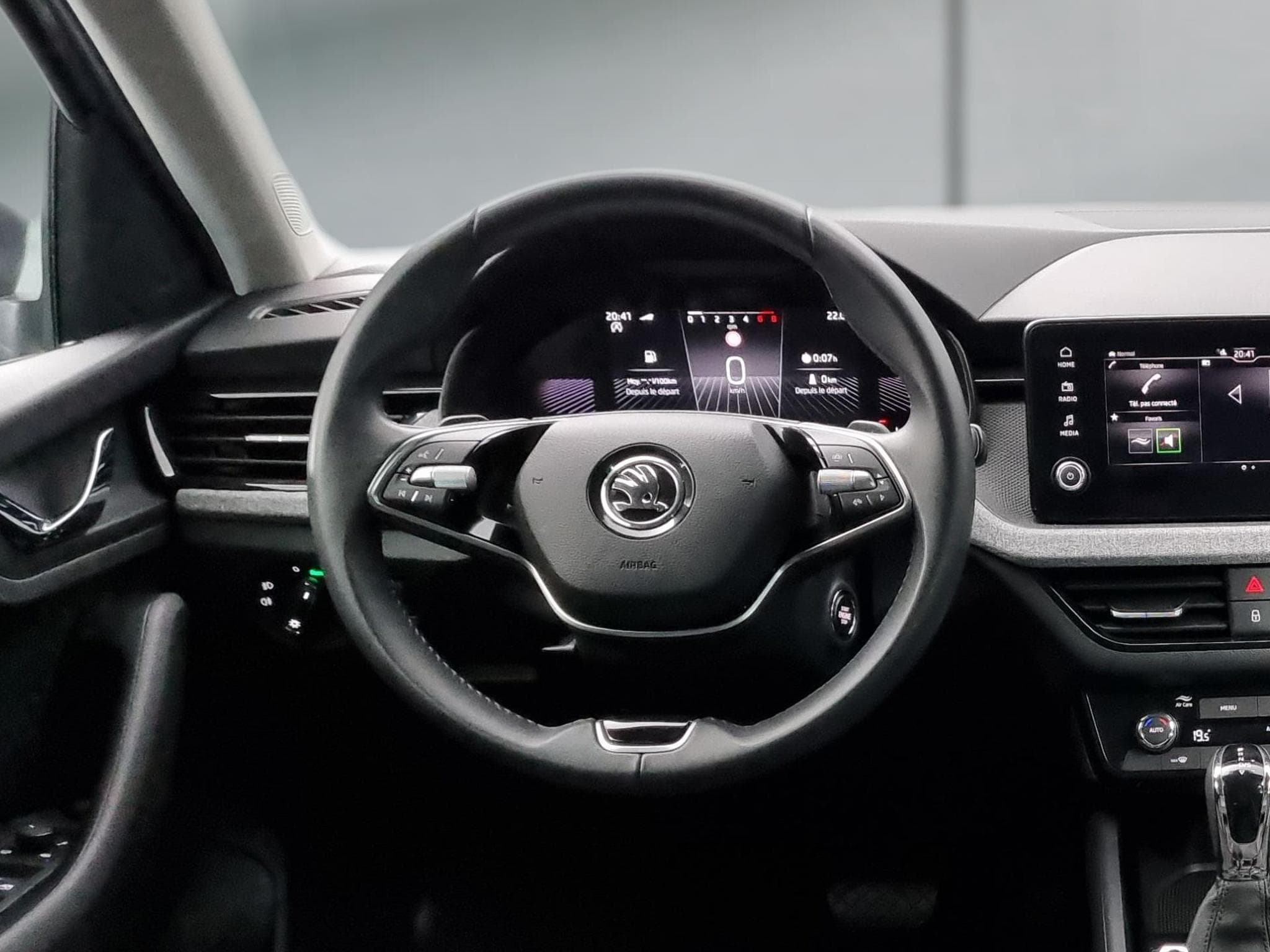 Skoda Scala -37% 1.0 TSI BVA 115cv +MIRRORLINK+CAM+LED+CLIM (2025) - Photo 9