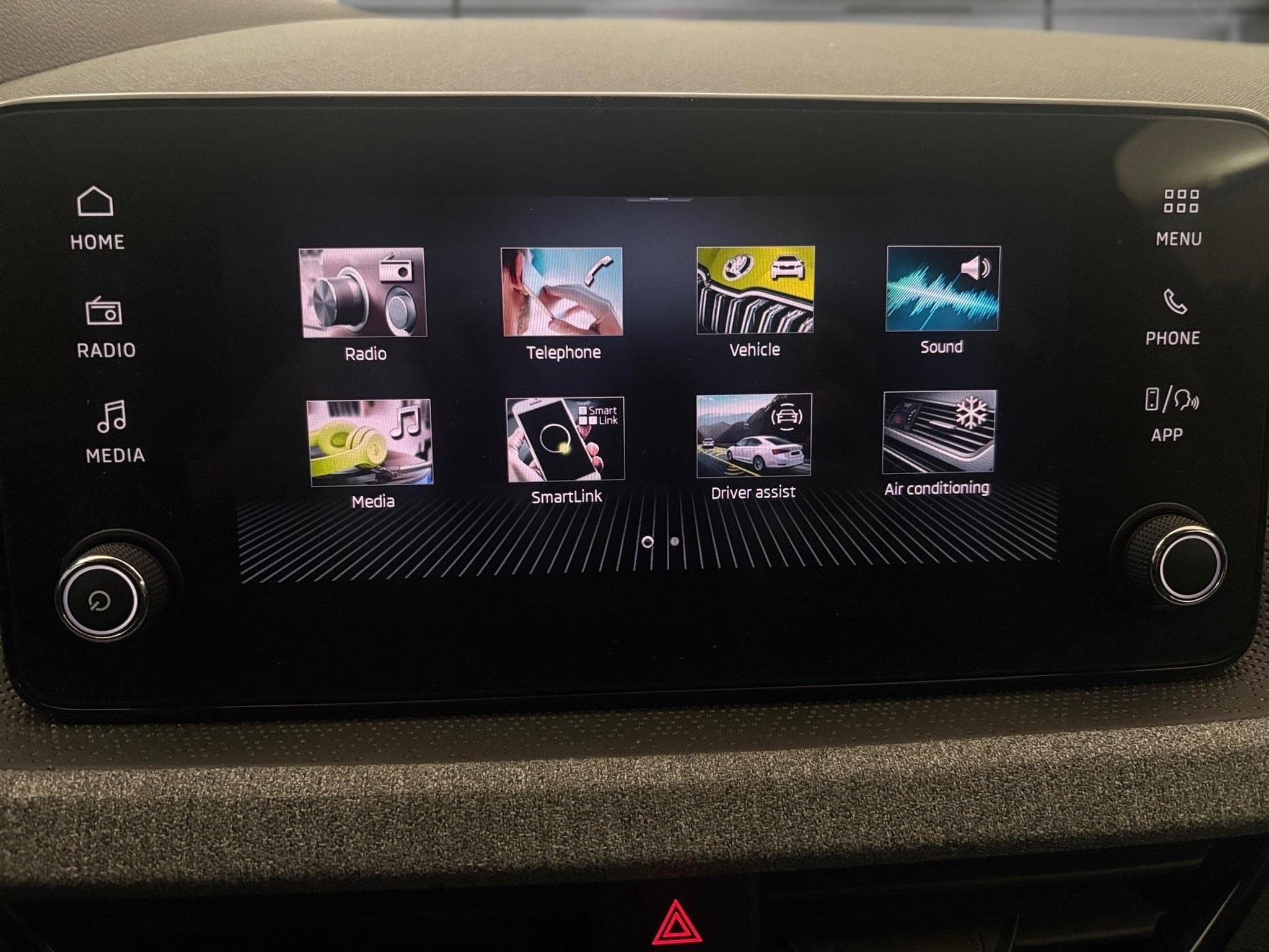 Skoda Scala -37% 1.0 TSI BVA 115cv +MIRRORLINK+CAM+LED+CLIM (2025) - Photo 10