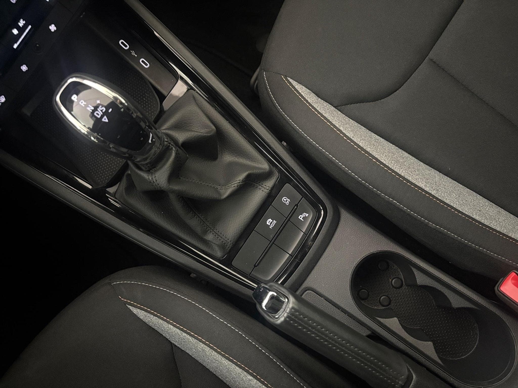 Skoda Scala -37% 1.0 TSI BVA 115cv +MIRRORLINK+CAM+LED+CLIM (2025) - Photo 13