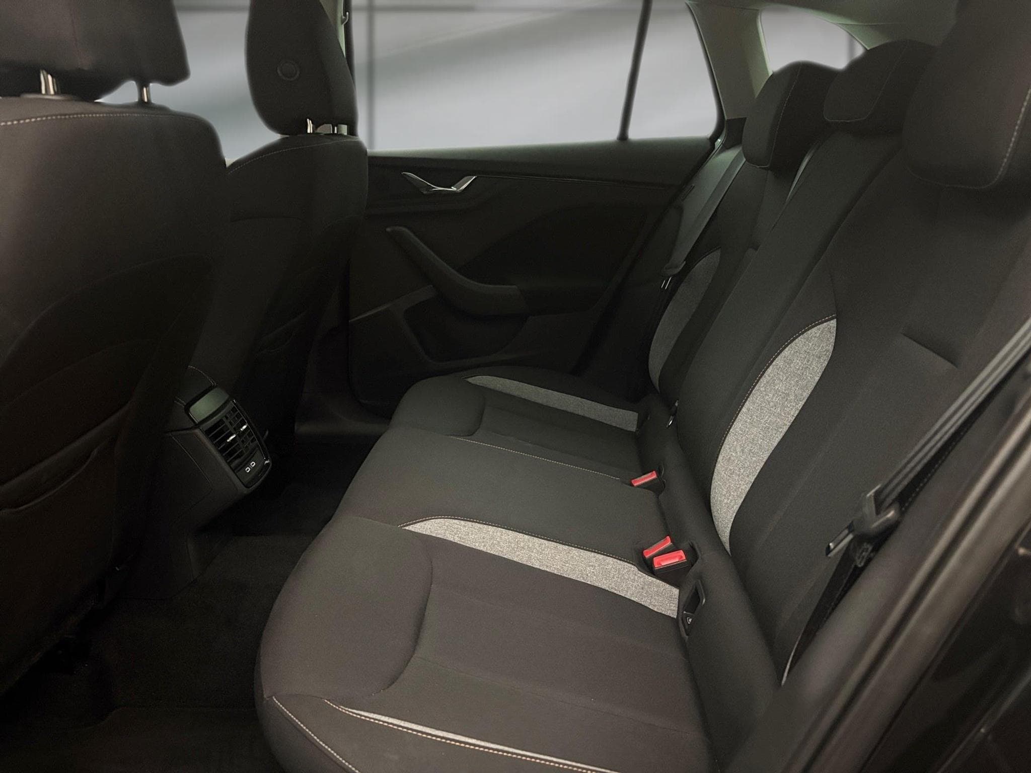 Skoda Scala -37% 1.0 TSI BVA 115cv +MIRRORLINK+CAM+LED+CLIM (2025) - Photo 8