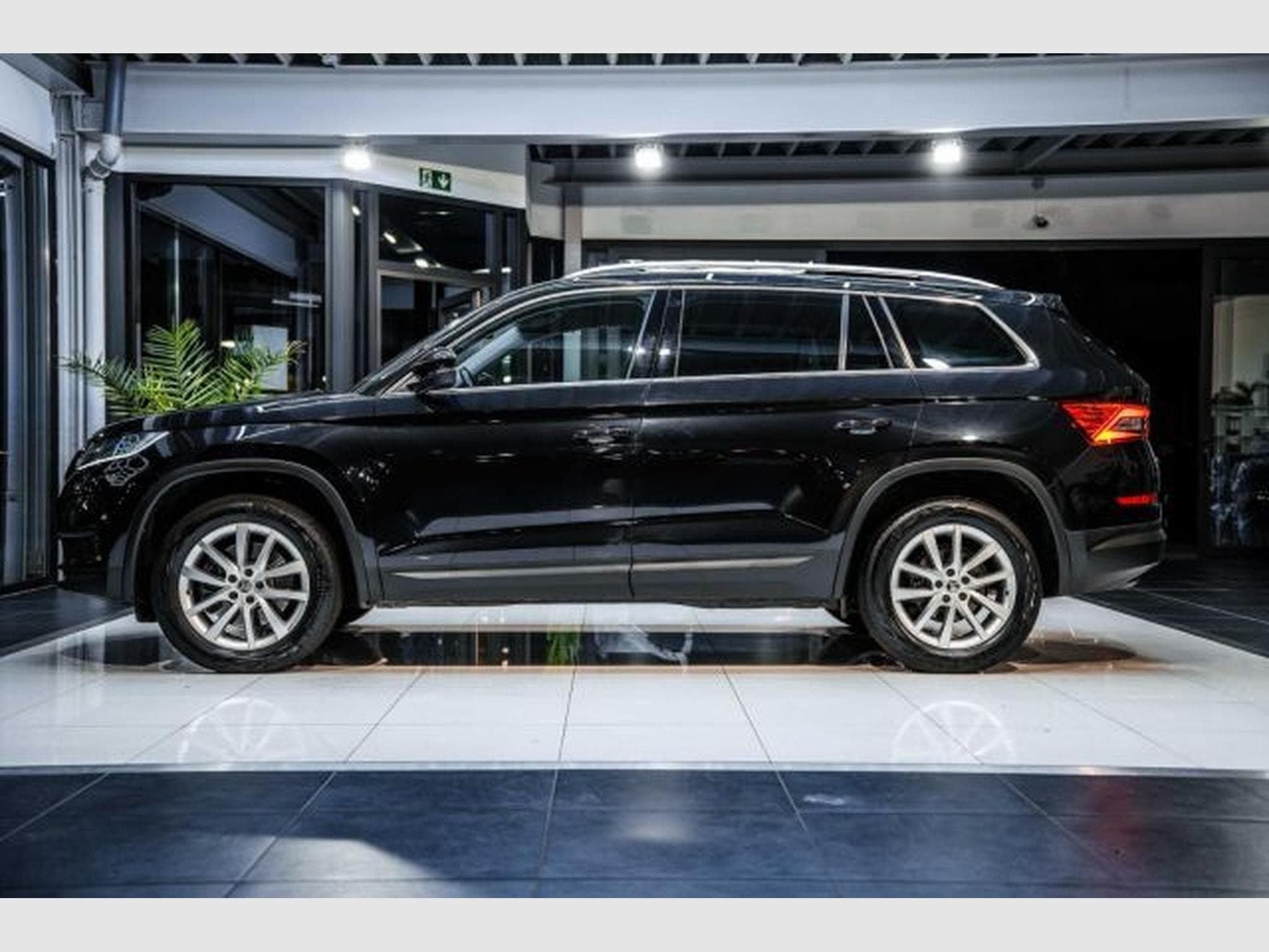 Skoda Kodiaq Kodiaq 2.0 TDI DSG 4x4 NAVI LED AHK 7-Sitzer ACC (2020) - Foto 10