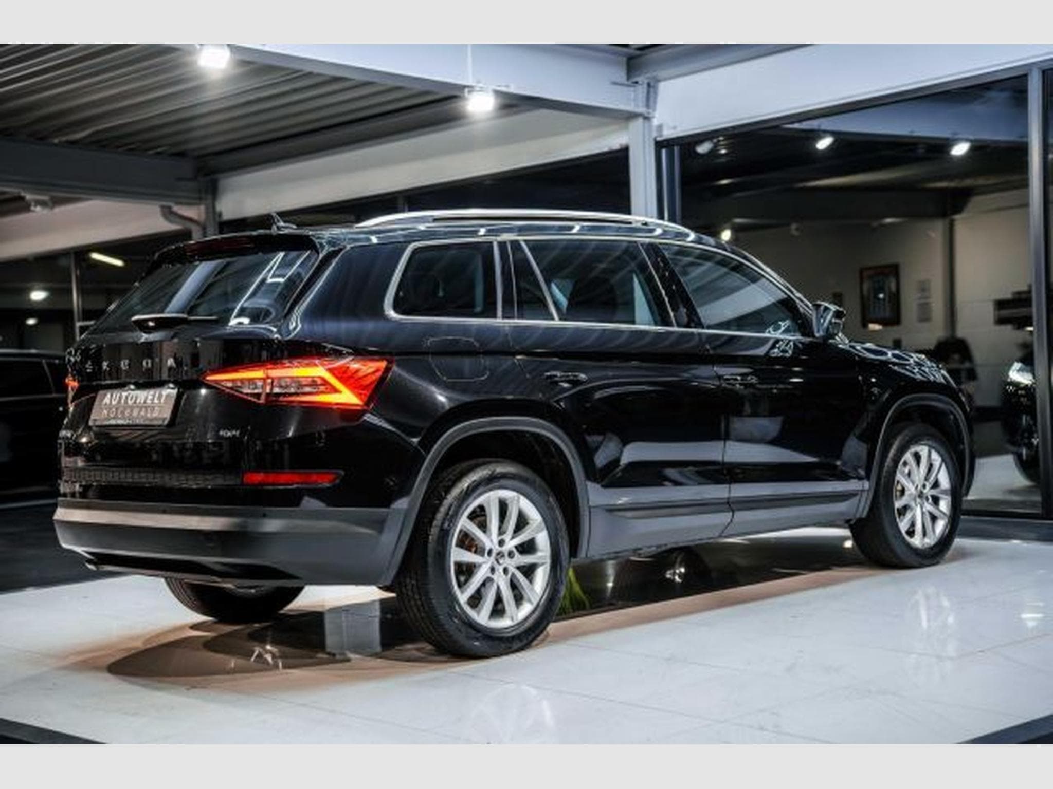 Skoda Kodiaq Kodiaq 2.0 TDI DSG 4x4 NAVI LED AHK 7-Sitzer ACC (2020) - Foto 11