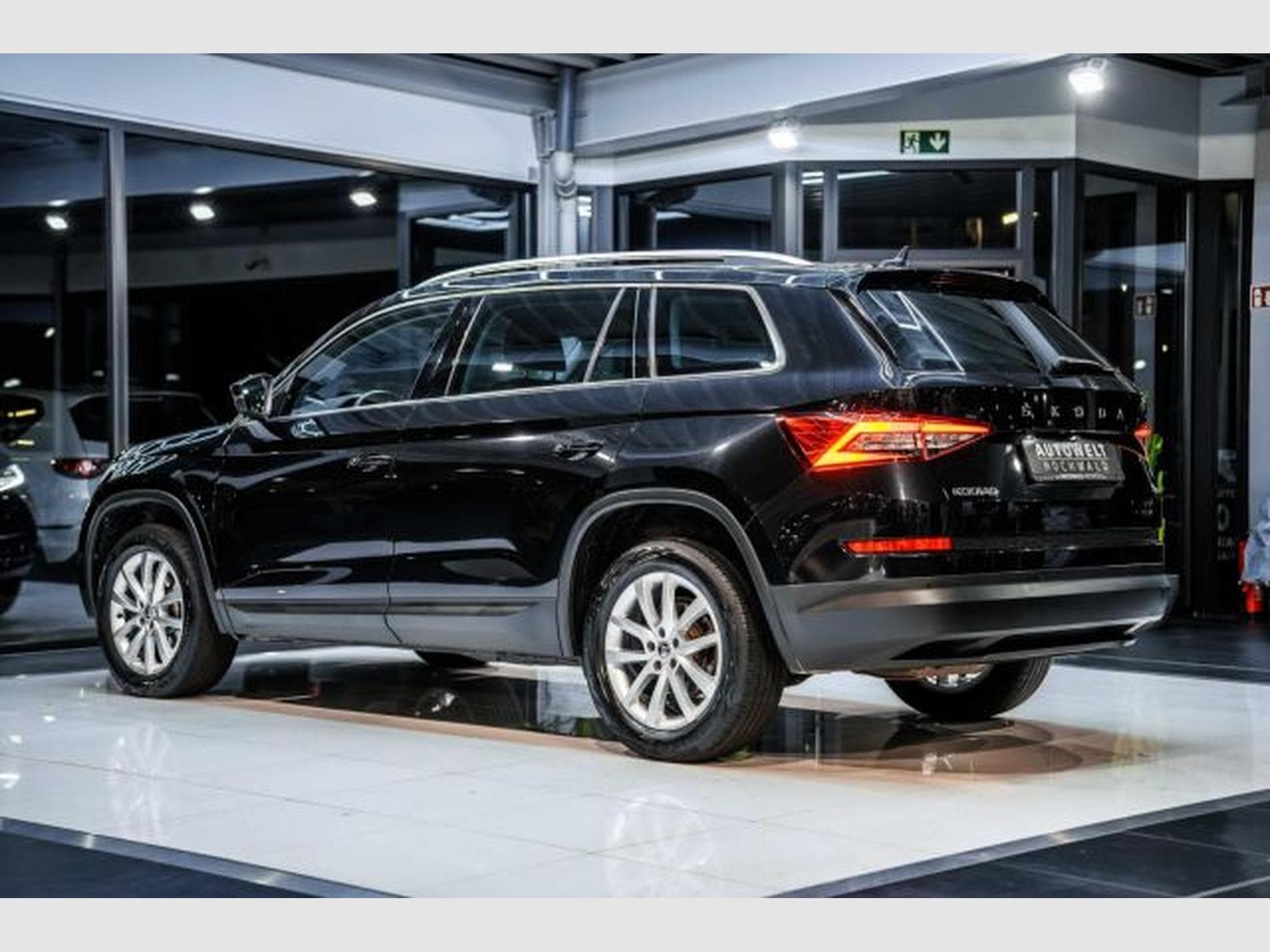 Skoda Kodiaq Kodiaq 2.0 TDI DSG 4x4 NAVI LED AHK 7-Sitzer ACC (2020) - Foto 13