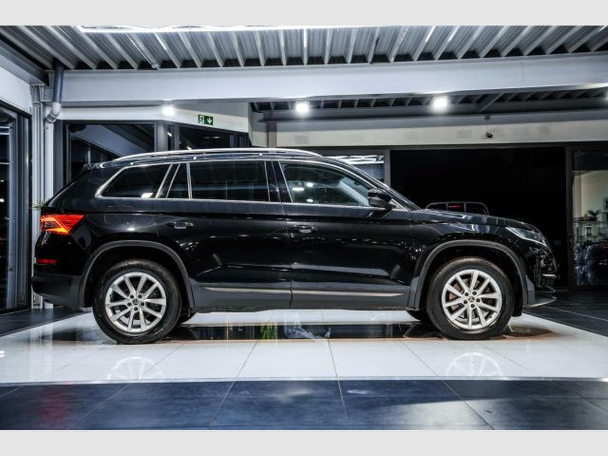 Skoda Kodiaq Kodiaq 2.0 TDI DSG 4x4 NAVI LED AHK 7-Sitzer ACC (2020) - Foto 7