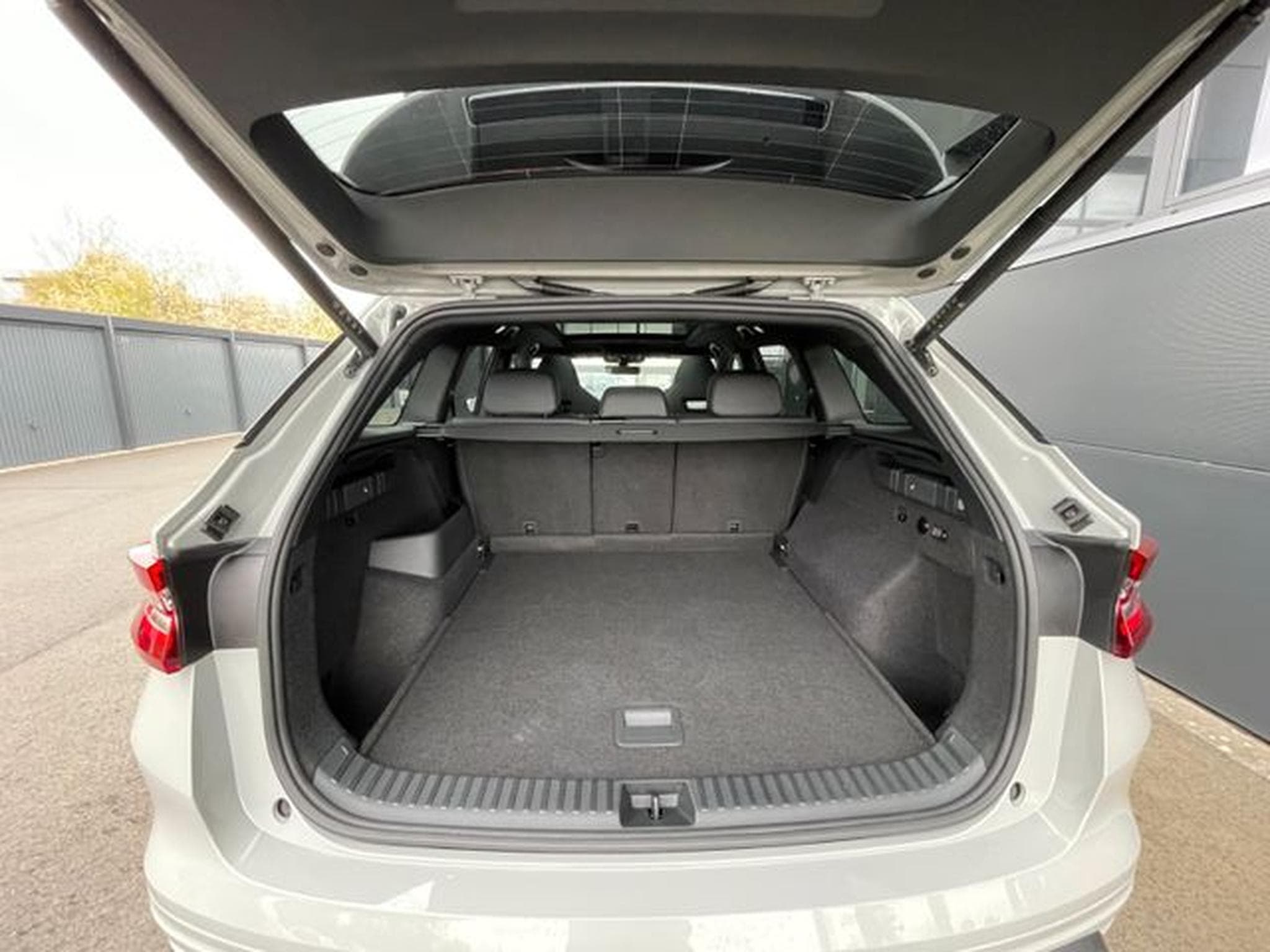 Skoda Kodiaq Kodiaq 2.0TSI 195kW 4x4 RS AHK HUD Canton 360° (2025) - Photo 14