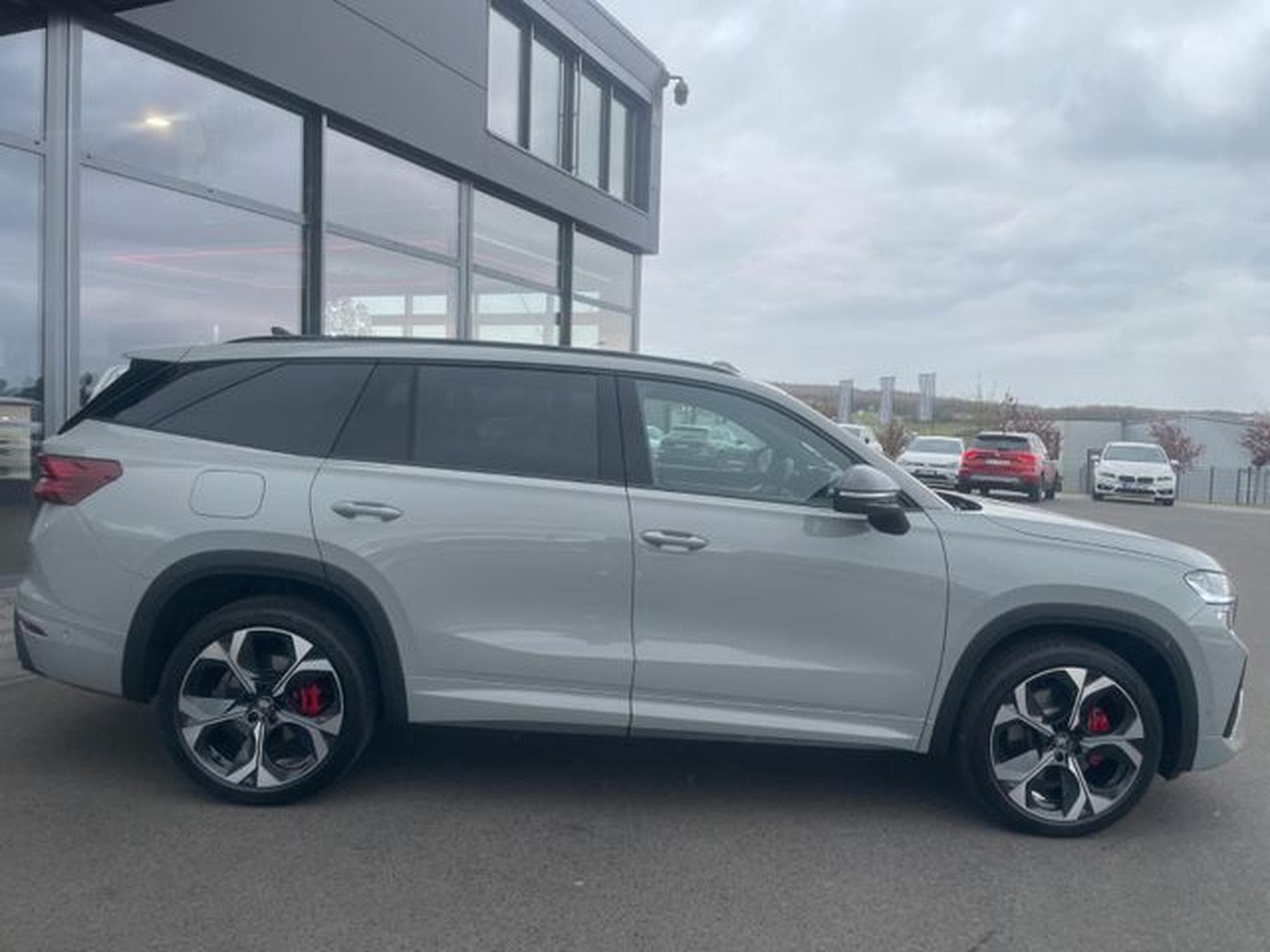 Skoda Kodiaq Kodiaq 2.0TSI 195kW 4x4 RS AHK HUD Canton 360° (2025) - Photo 5