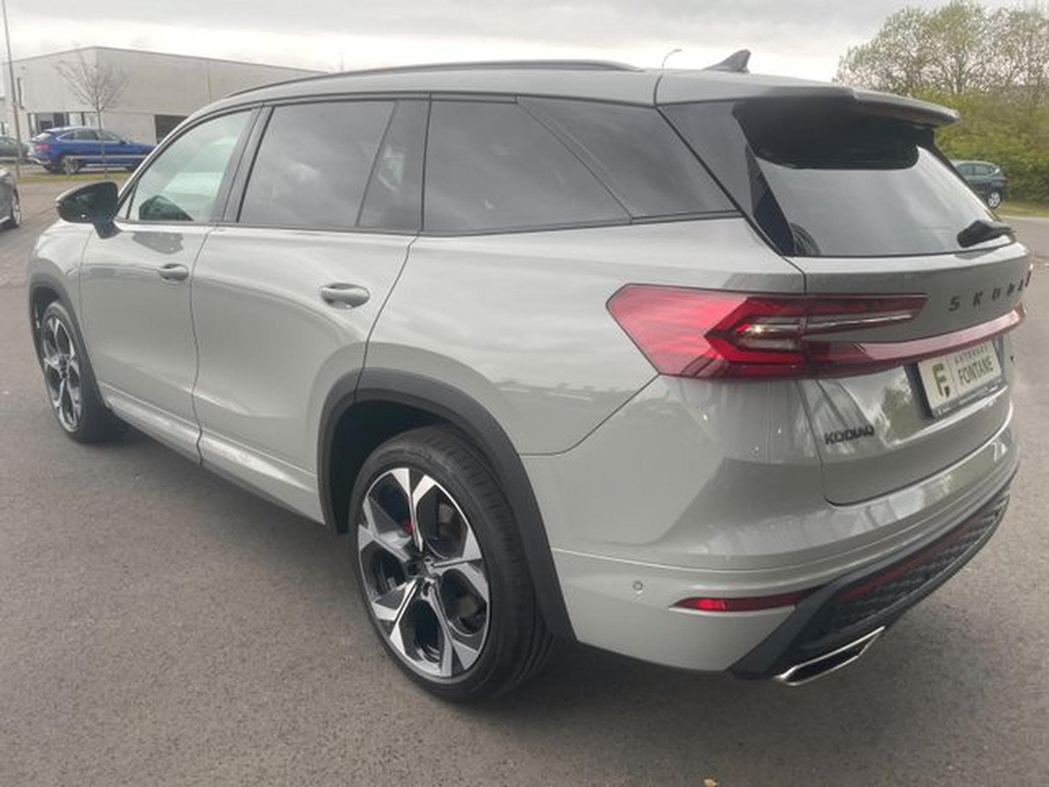 Skoda Kodiaq Kodiaq 2.0TSI 195kW 4x4 RS AHK HUD Canton 360° (2025) - Photo 8