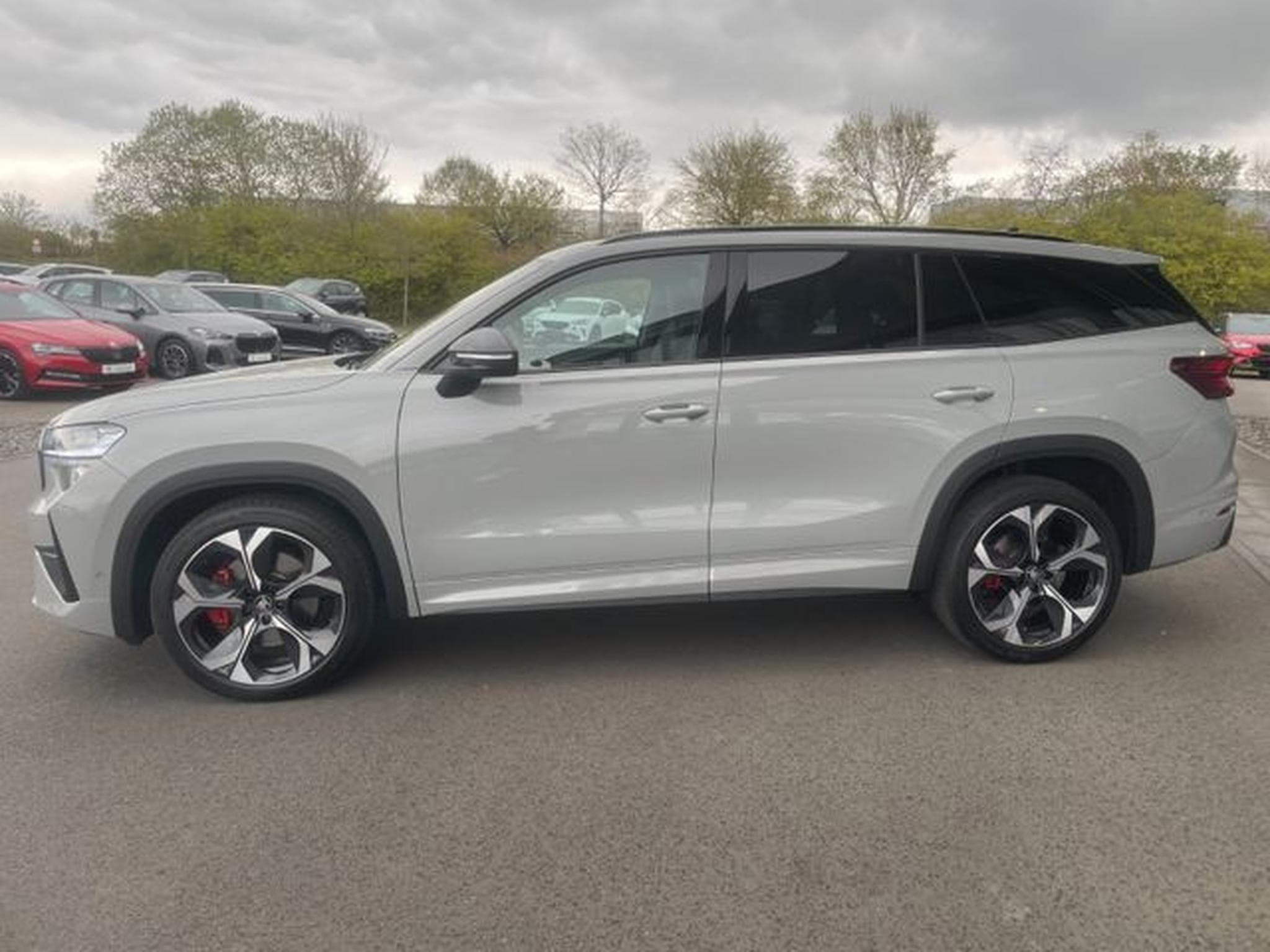 Skoda Kodiaq Kodiaq 2.0TSI 195kW 4x4 RS AHK HUD Canton 360° (2025) - Photo 9