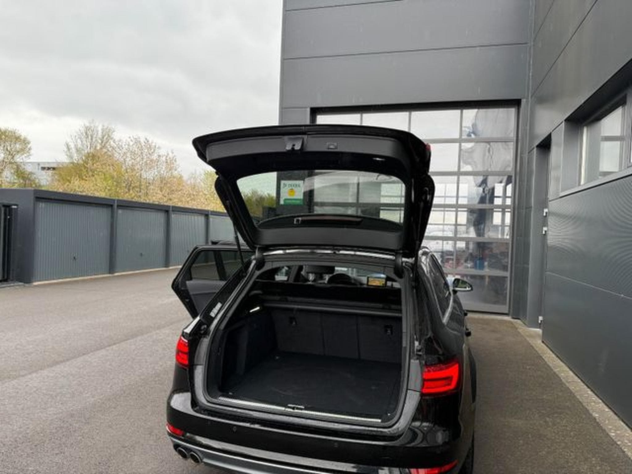 Audi A4 A4 Avant quattro sport Navi LED AHK SHZ (2018) - Photo 13