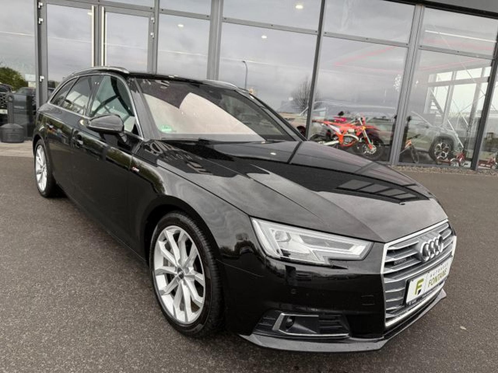 Audi A4 A4 Avant quattro sport Navi LED AHK SHZ (2018) - Photo 4