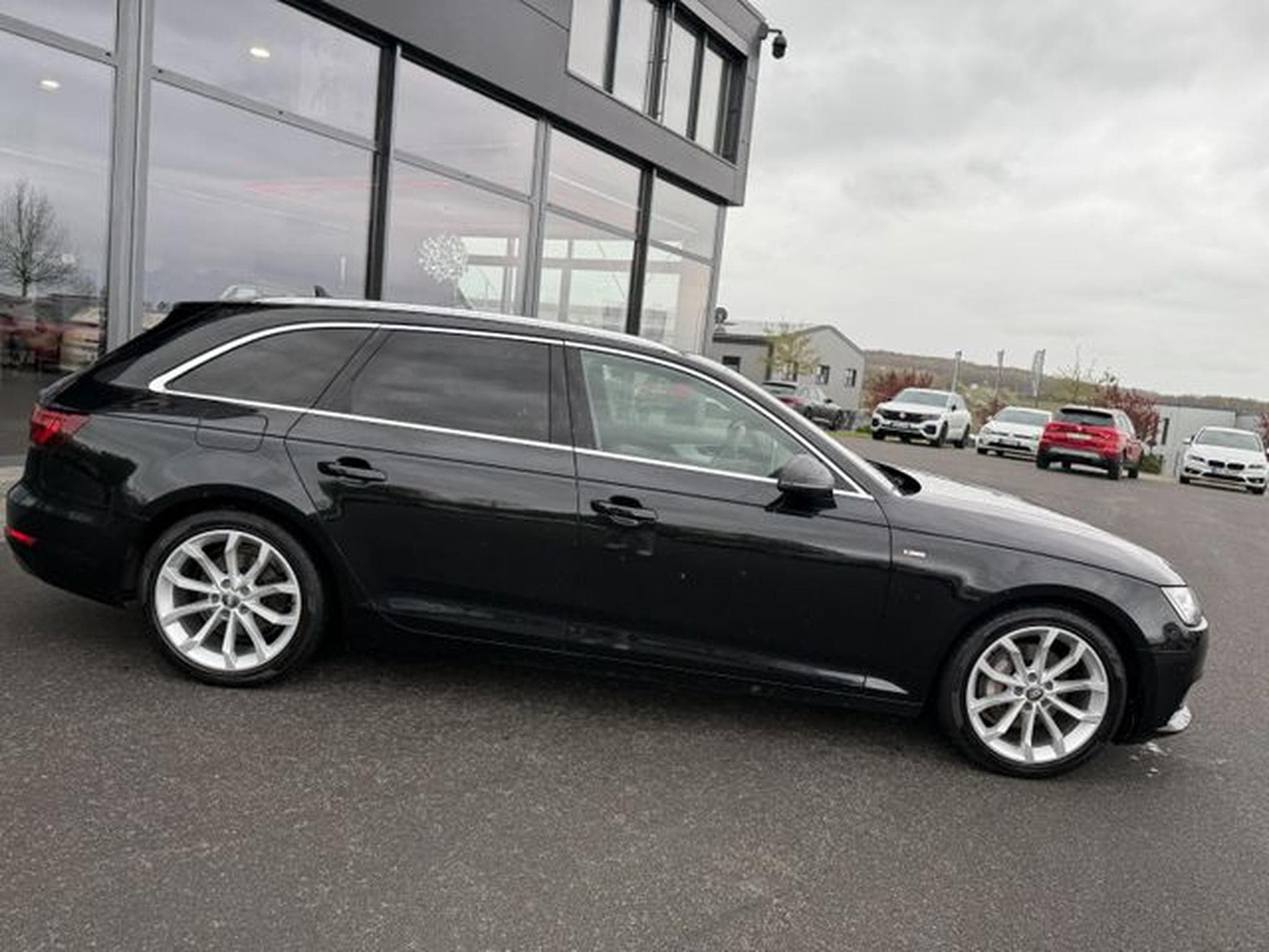 Audi A4 A4 Avant quattro sport Navi LED AHK SHZ (2018) - Photo 5