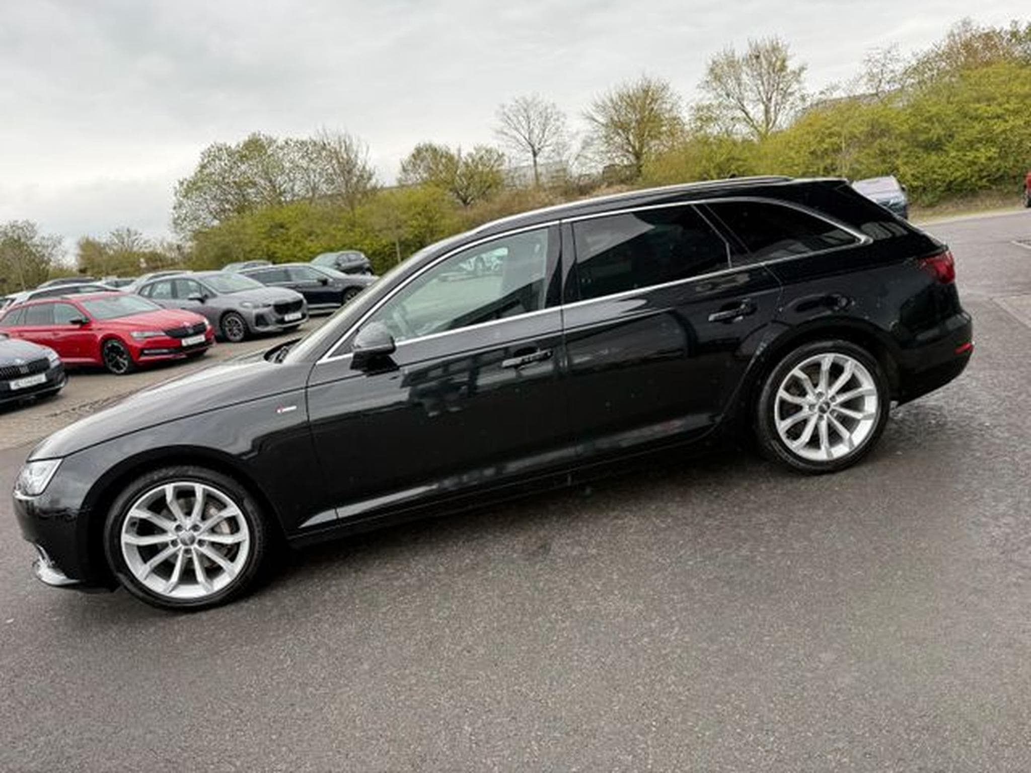 Audi A4 A4 Avant quattro sport Navi LED AHK SHZ (2018) - Photo 9