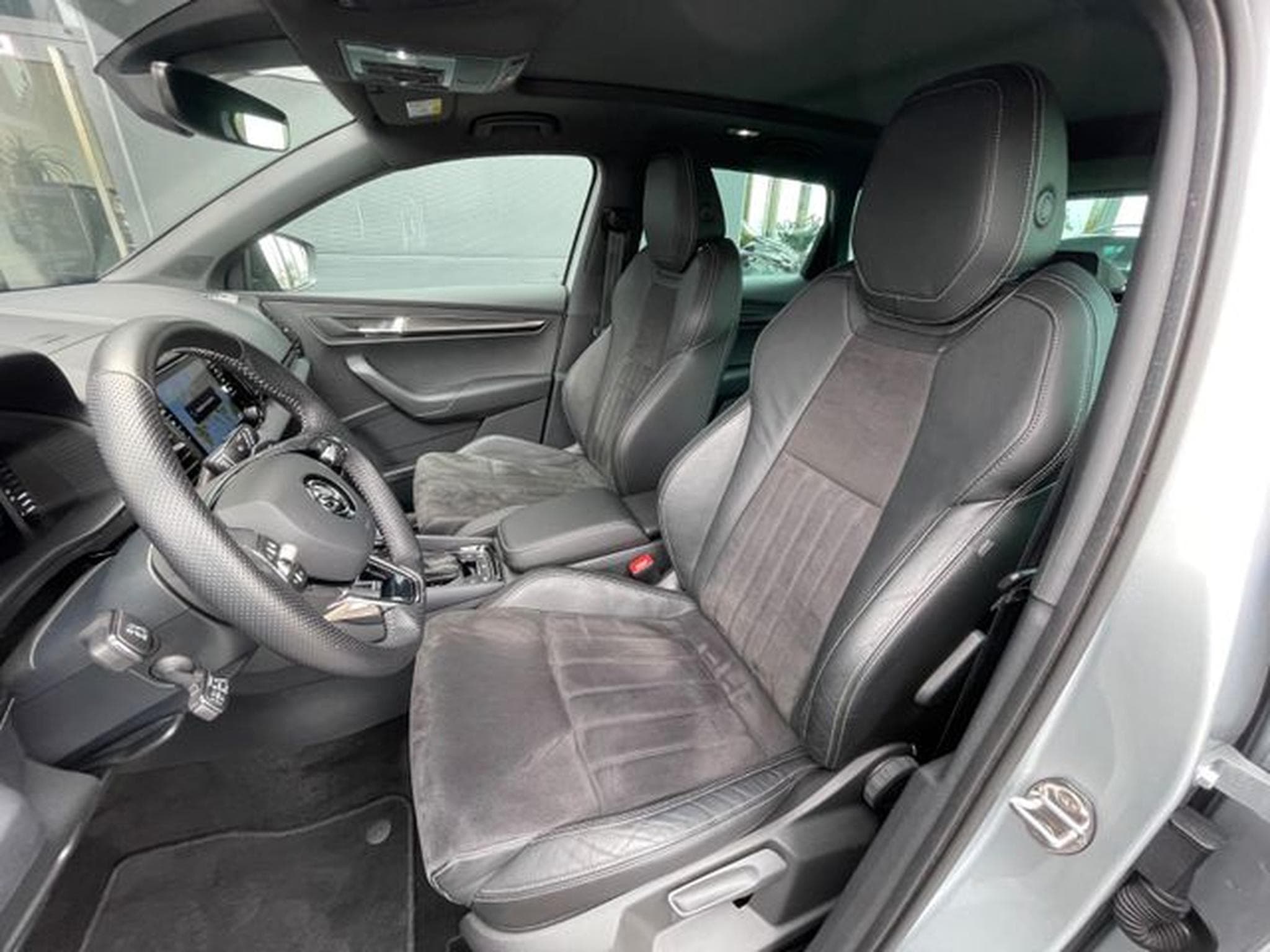 Skoda Karoq Karoq 2,0TSi Sportline 4x4 Pano AHK19" Kam Leder (2022) - Foto 10