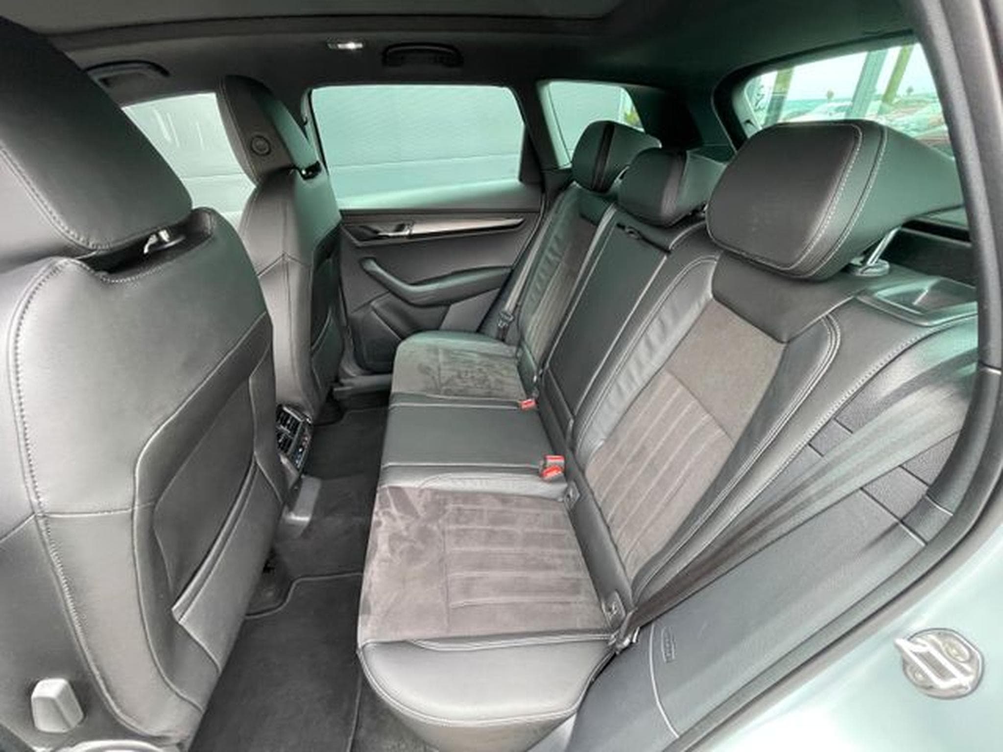 Skoda Karoq Karoq 2,0TSi Sportline 4x4 Pano AHK19" Kam Leder (2022) - Foto 12