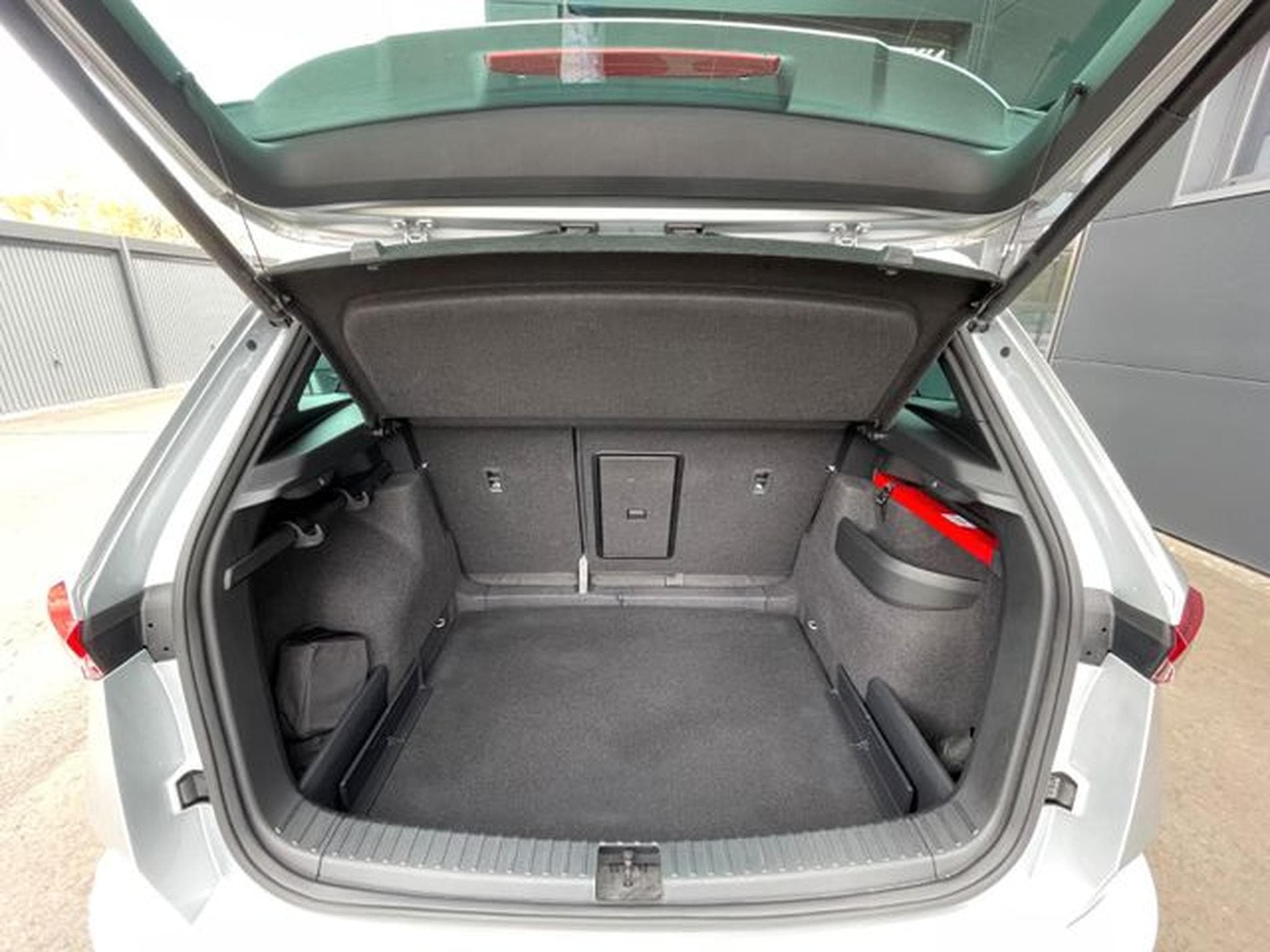 Skoda Karoq Karoq 2,0TSi Sportline 4x4 Pano AHK19" Kam Leder (2022) - Foto 13