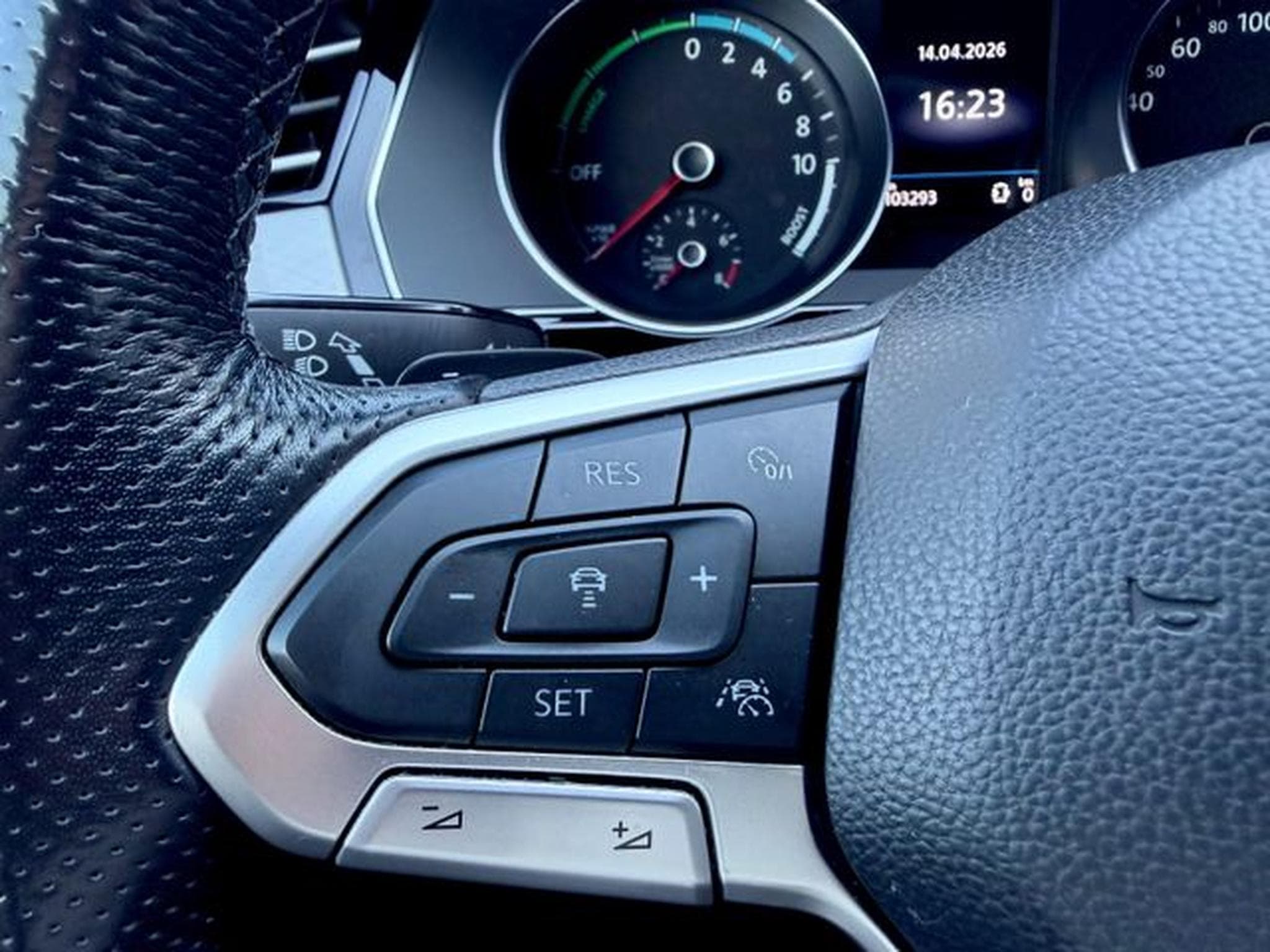 VW Passat Passat Lim. GTE / NAVI/HUD/PANO/CAM/AHK/GARANTIE (2020) - Photo 17