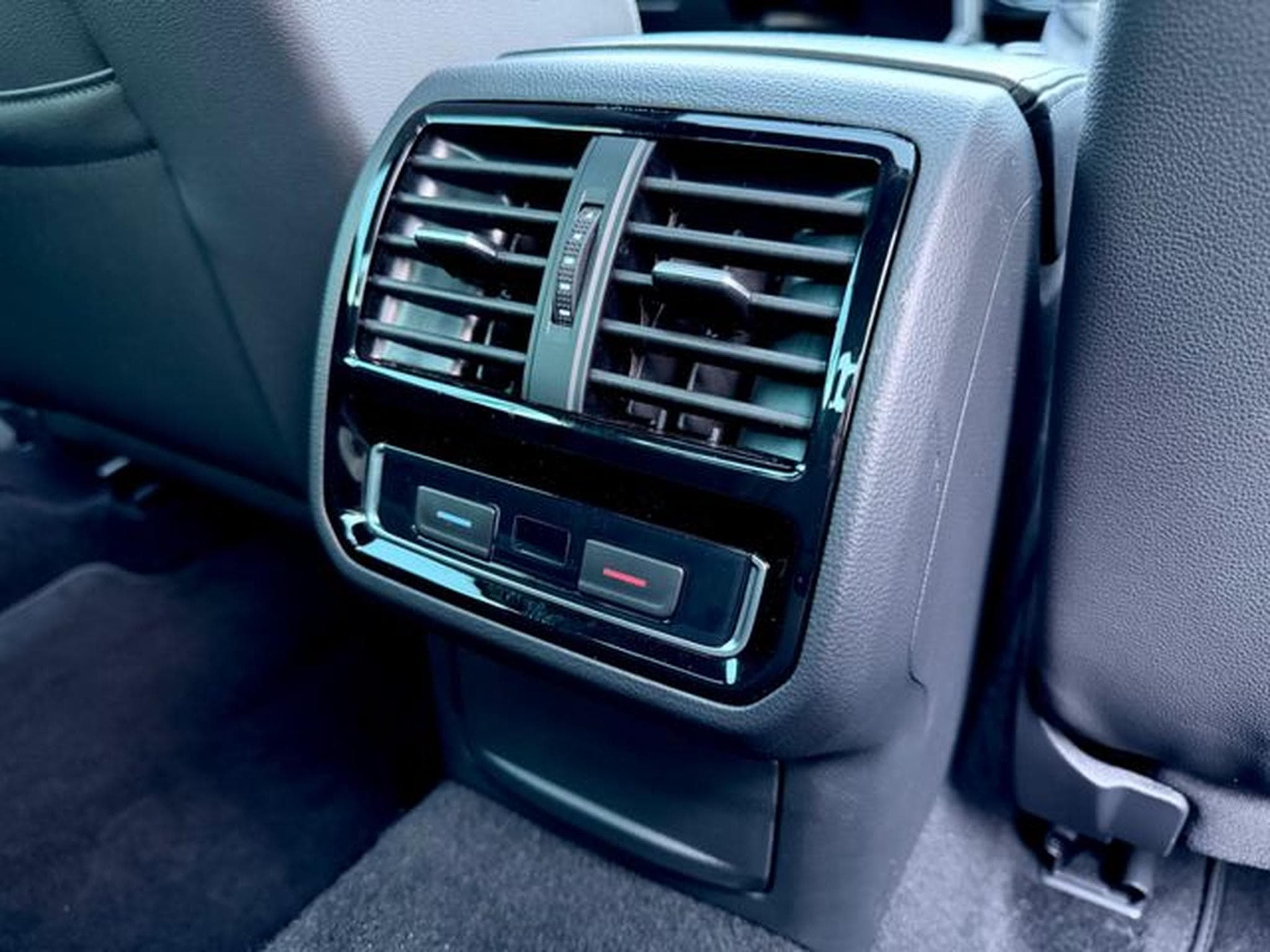 VW Passat Passat Lim. GTE / NAVI/HUD/PANO/CAM/AHK/GARANTIE (2020) - Photo 23