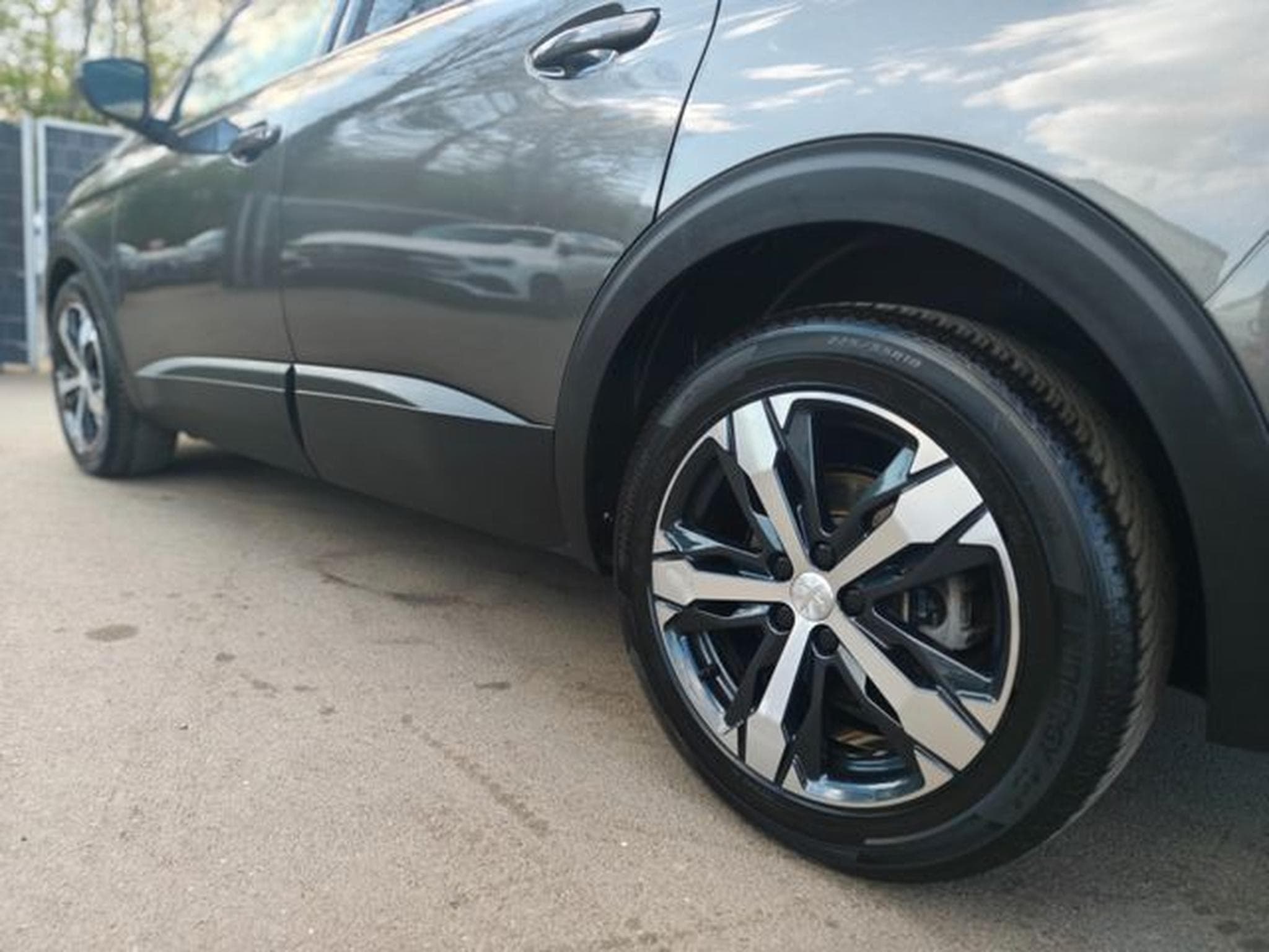 Peugeot 5008 5008*7 SITZER*AUTOMATIK*VIRTUELL*PACK ASSIST*2.H (2019) - Foto 10